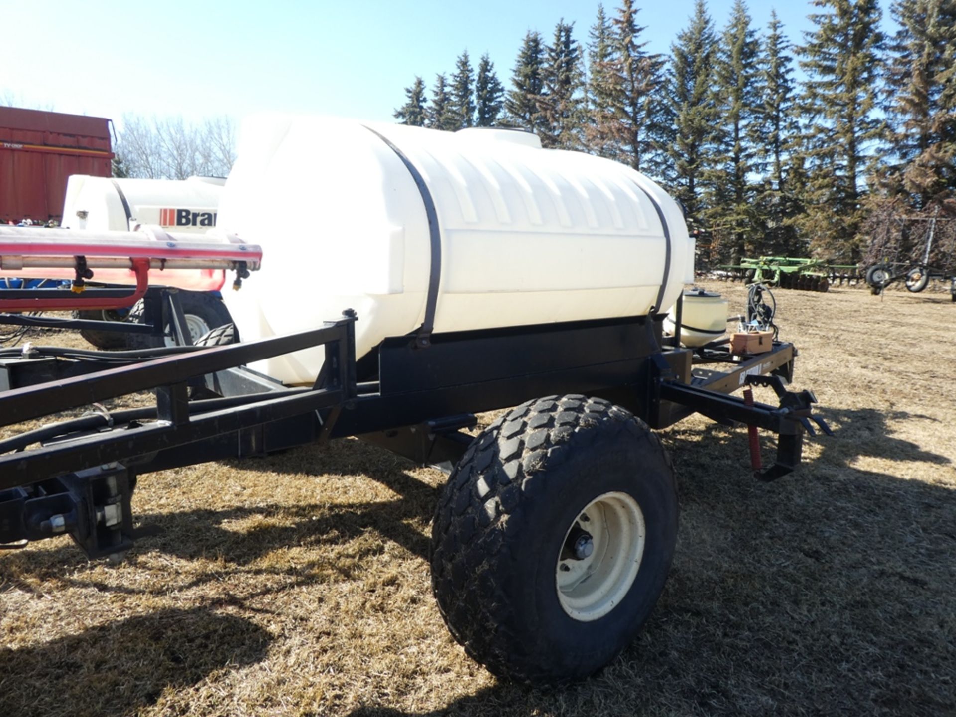 BOURGAULT 850 CENTURION 111 FIELD SPRAYER - 85' W/1000GAL POLY TANK, CHEMICAL MIX TANK, WIND SCREENS - Image 2 of 3