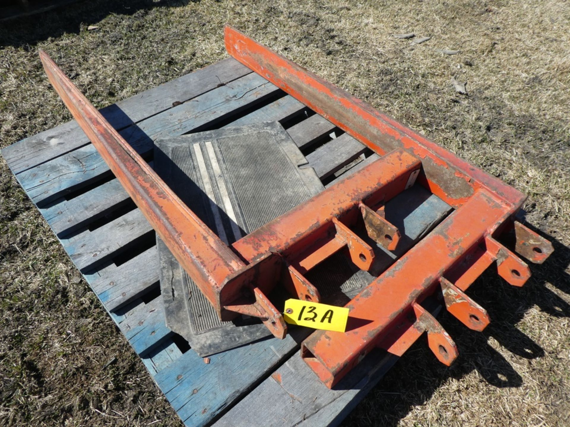 WILLIAMSON PALLET FORKS ATTACHMENT FOR FEL