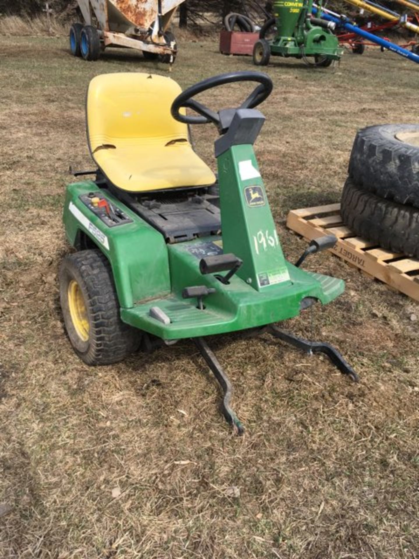 JOHN DEERE F525 FRONT MOUNT LAWN MOWER