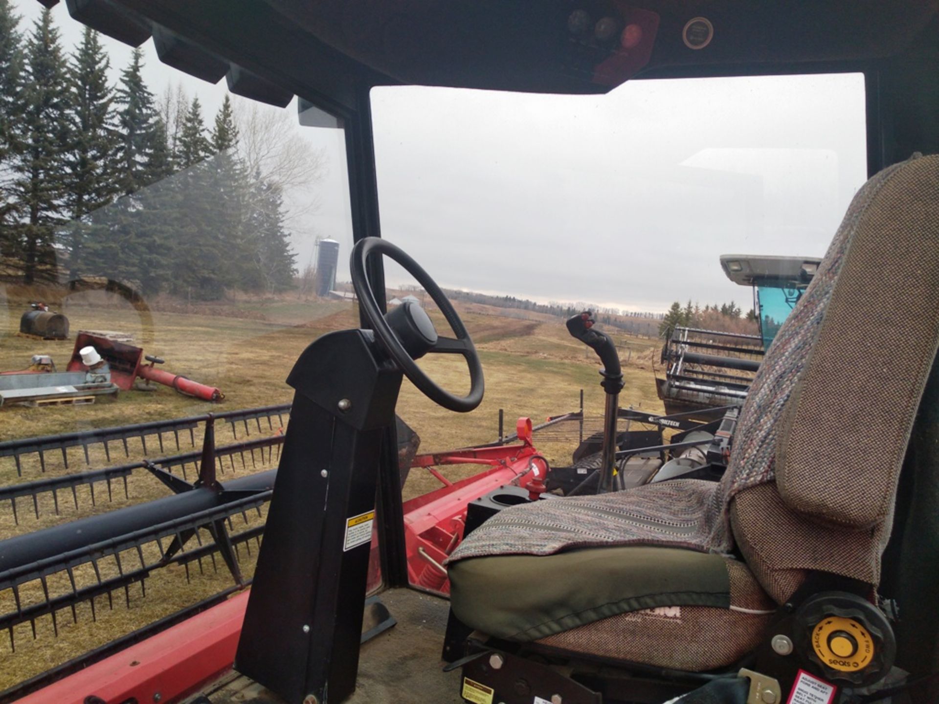 1998 MASSEY FERGUSON 220 SP DIESEL SWATHER W/ 25’ PU REEL, 2-ROTOSHEARS – S/N G220192 1922HR - Image 6 of 8