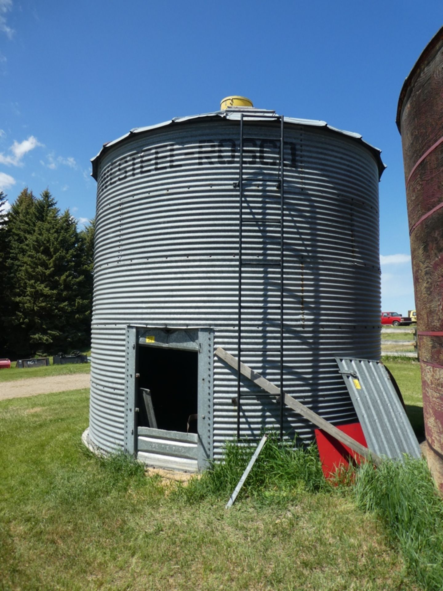 WESTEEL-ROSCO 1650BU GRAIN STORAGE BIN W/ WOOD FLOOR * DOOR REMOVED*