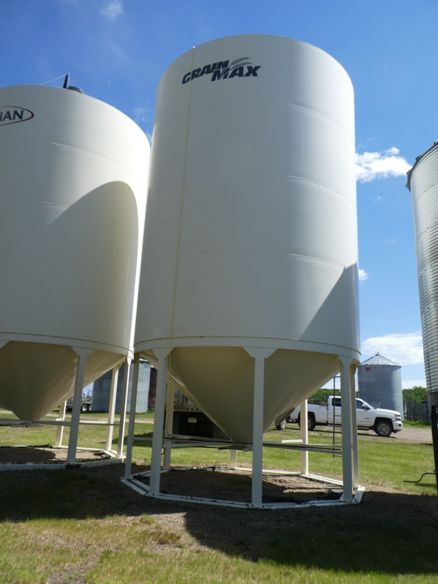 2008 MERIDIAN GRAIN MAX SMOOTH WALL HOPPER BIN M# GM4000 4119BU S/N 2008-0220594 W/ DOUBLE SKID, - Image 2 of 3