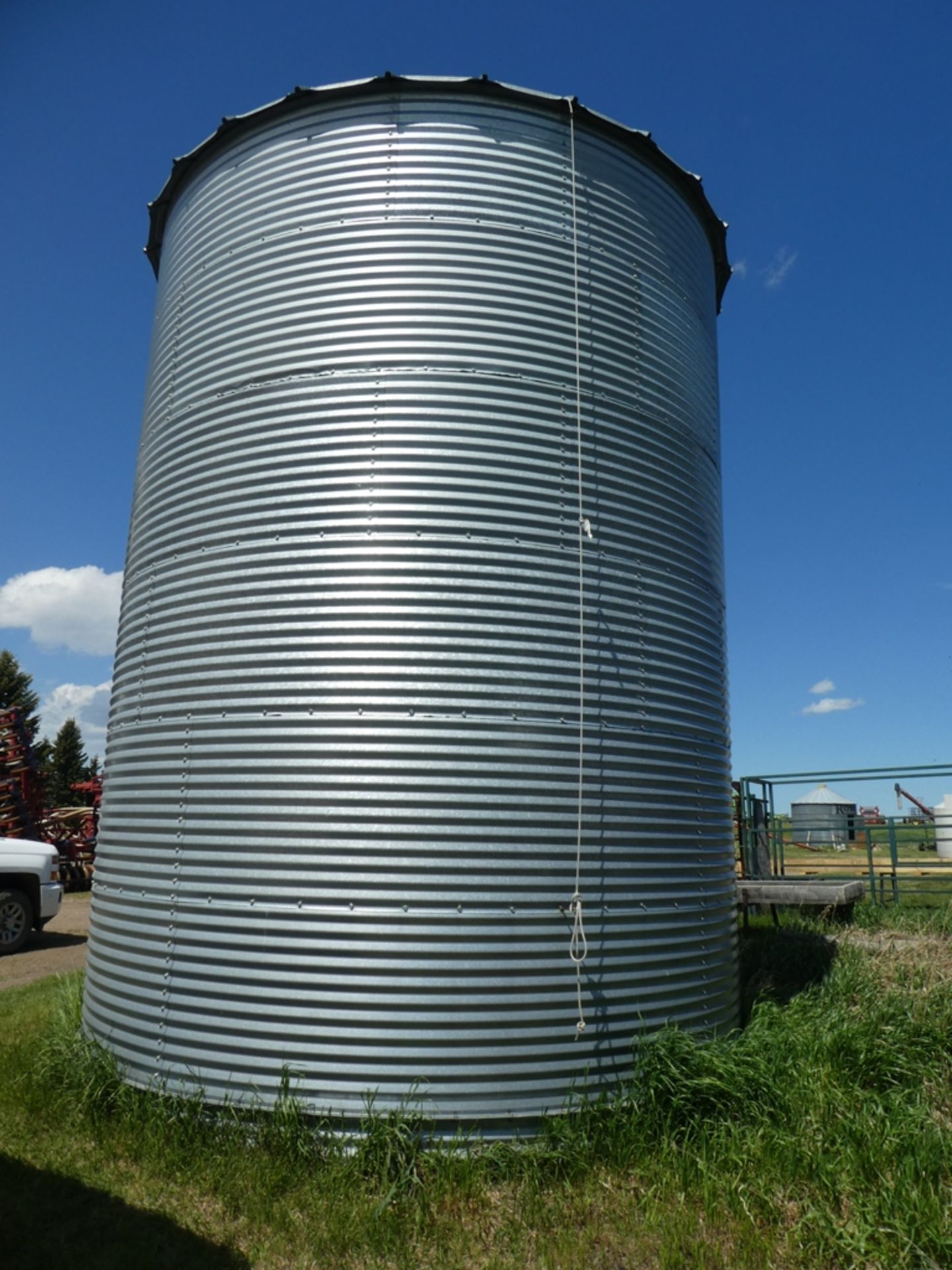 UFA TWISTER 1650BU GRAIN STORAGE BIN ON CONCRETE *BINS MUST BE REMOVED BY THURSDAY AUGUST 1ST 2019 - Image 2 of 2