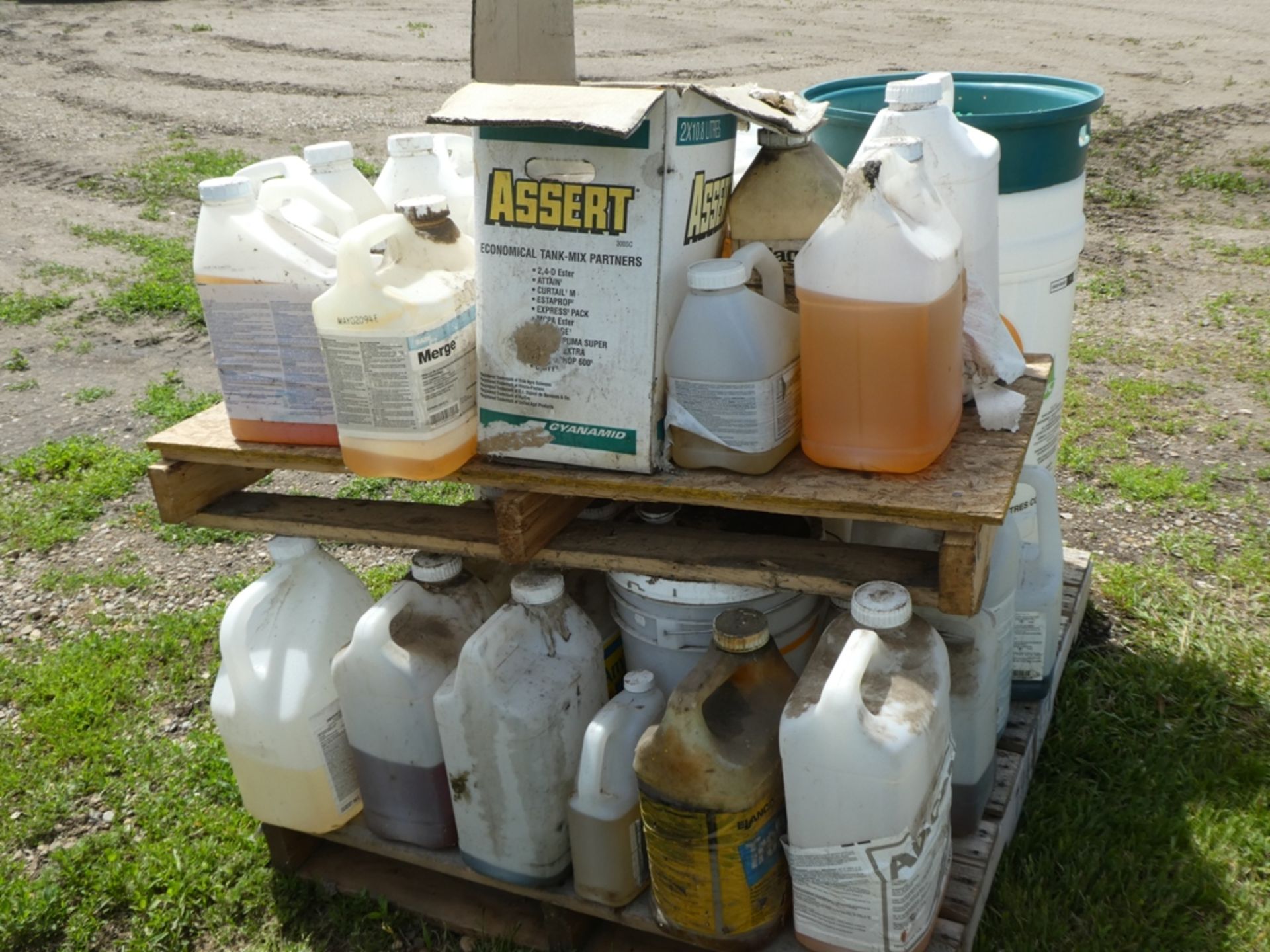 L/O FIELD SPRAY & CHEMICALS - Image 2 of 2