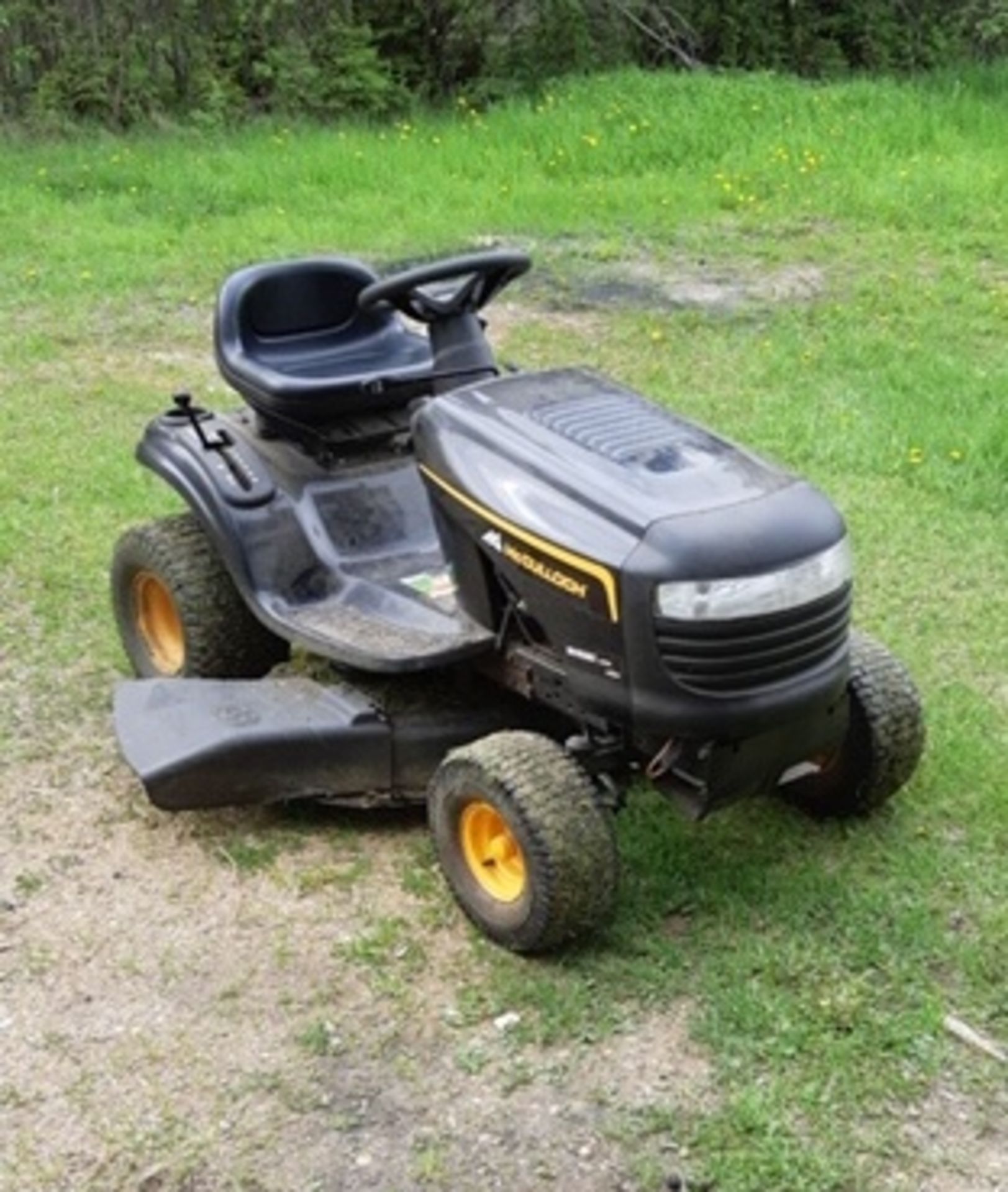 McCULLOUGH MC19538LT LAWN TRACTOR 6 SPEED W/ 19.5 HP B&S ENGINE, 38" MOWING DECKS/N 030312D001172