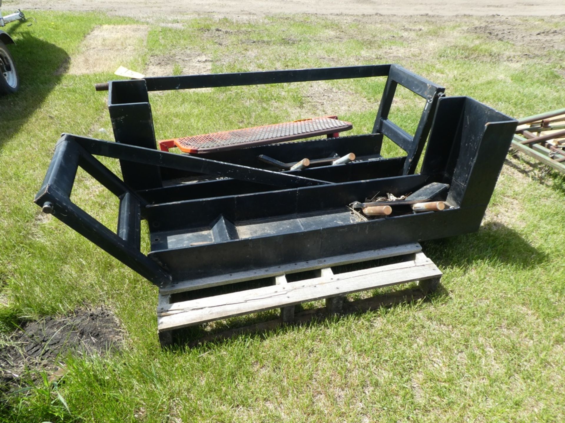 STEEL/WELDED BRUSH GUARD BLACK STEEL PRE-FAB WELDED STRUCTURE - Image 2 of 2