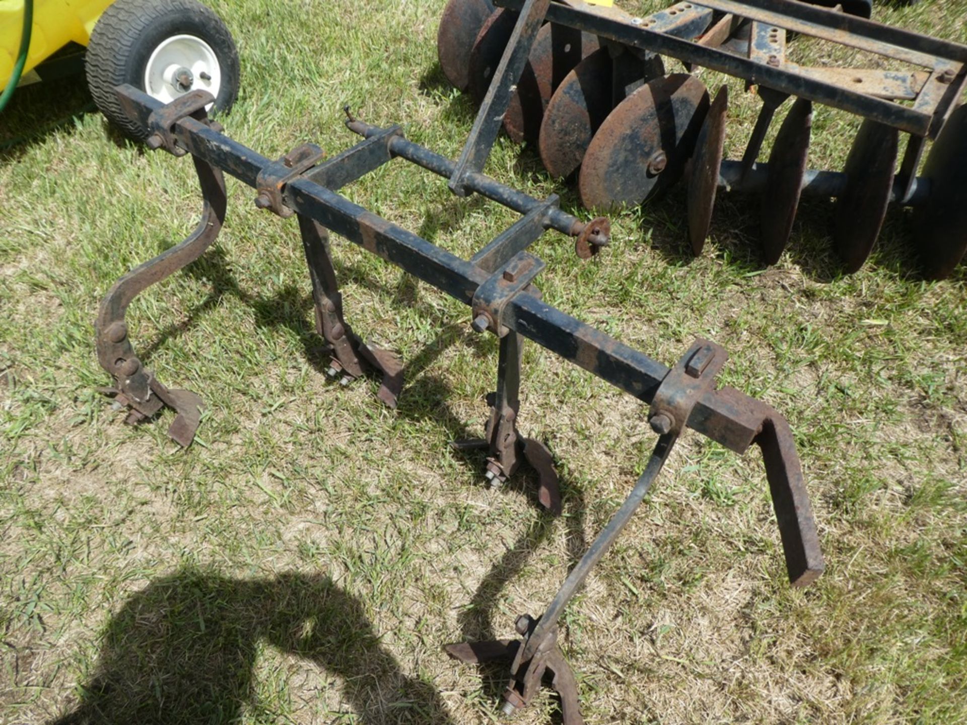 ROPER 4 TINE GARDEN CULTIVATOR W/ 3PT M# TT-468AT & ROPER GARDEN DISC W/ 3PT M# TT-428AR - Image 2 of 3