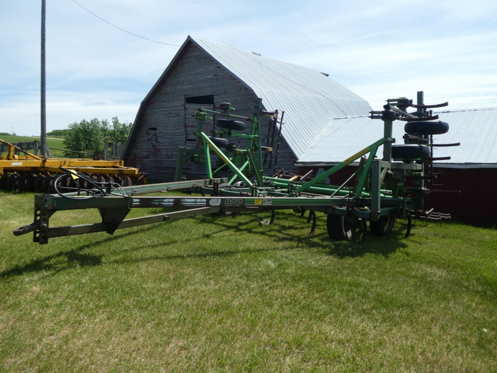 CCIL 807 DT CULTIVATOR-28' W/MOUNTED HARROWS S/N 27411