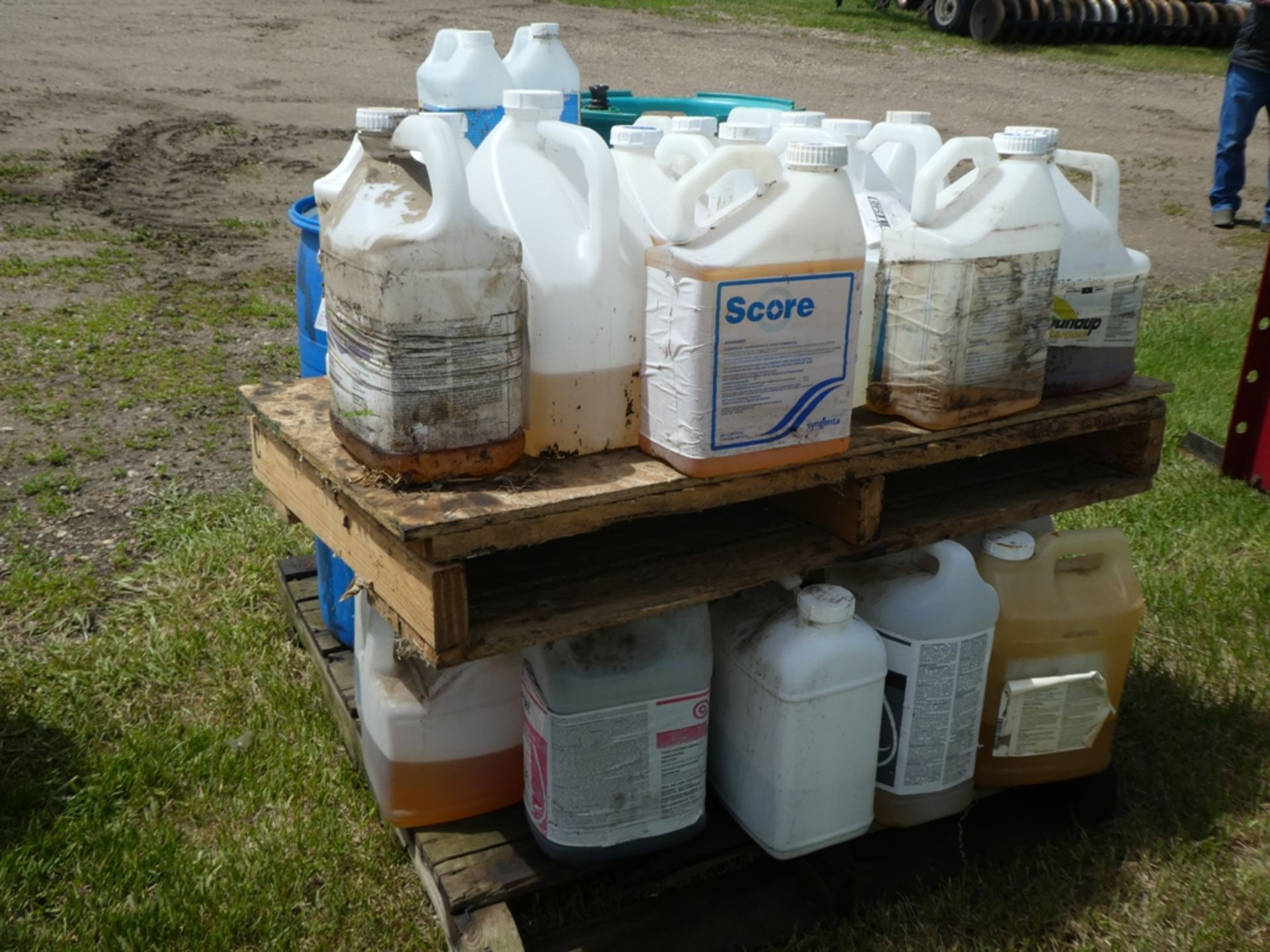 L/O FIELD SPRAY & CHEMICALS - Image 2 of 2