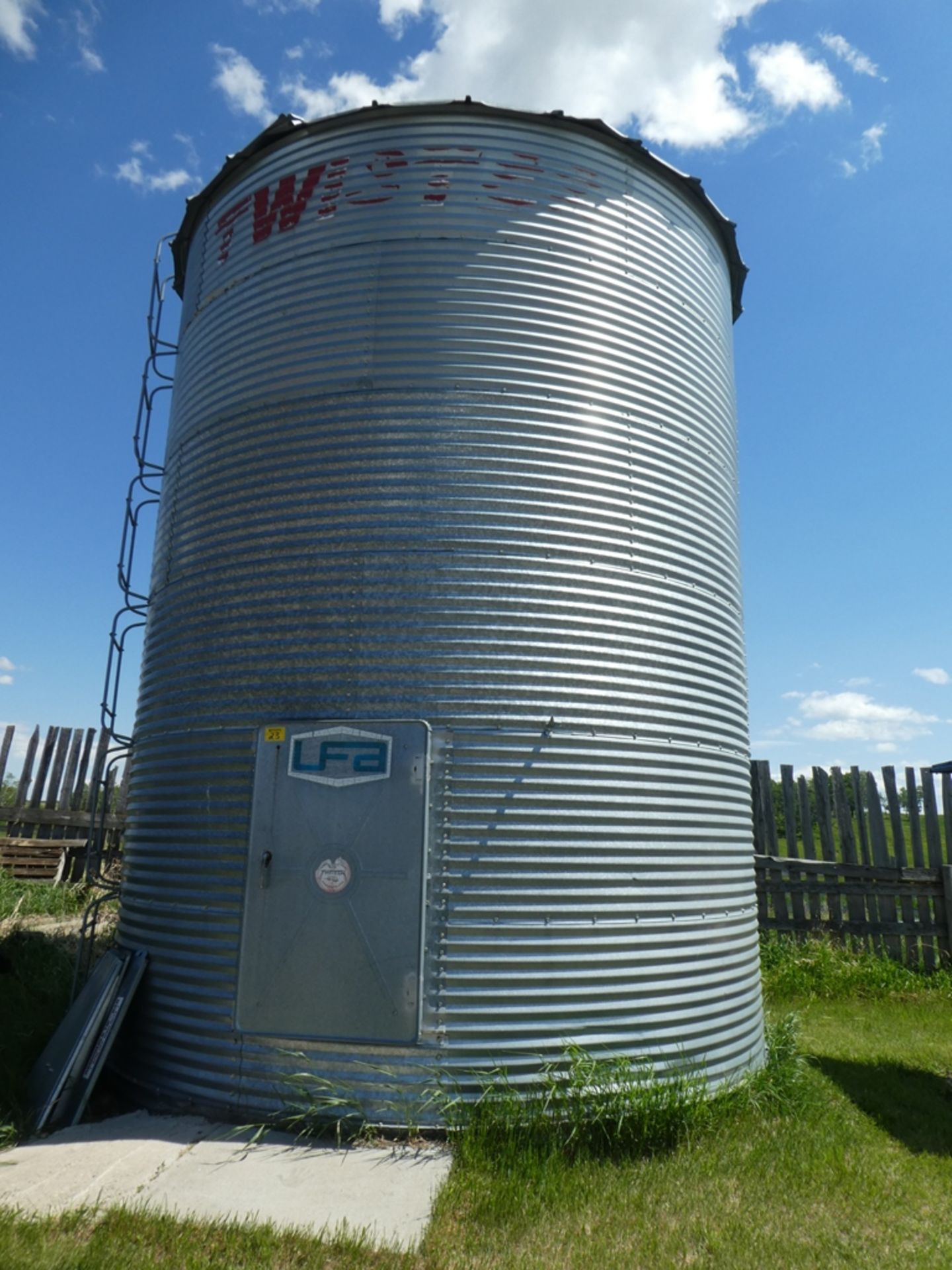 UFA TWISTER 1650BU GRAIN STORAGE BIN ON CONCRETE *BINS MUST BE REMOVED BY THURSDAY AUGUST 1ST 2019