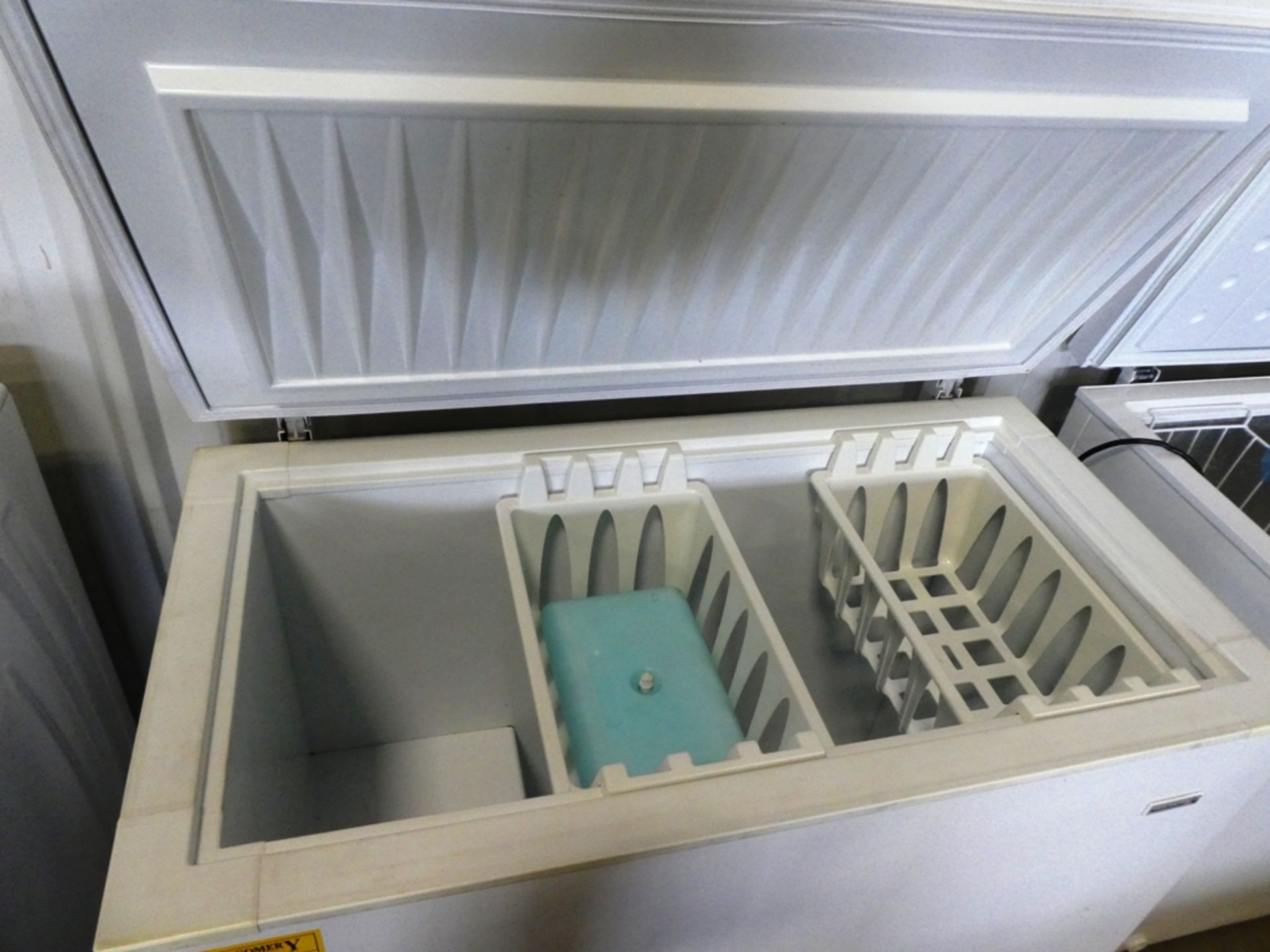 KELVINATOR APARTMENT SIZE CHEST FREEZER - Image 2 of 2