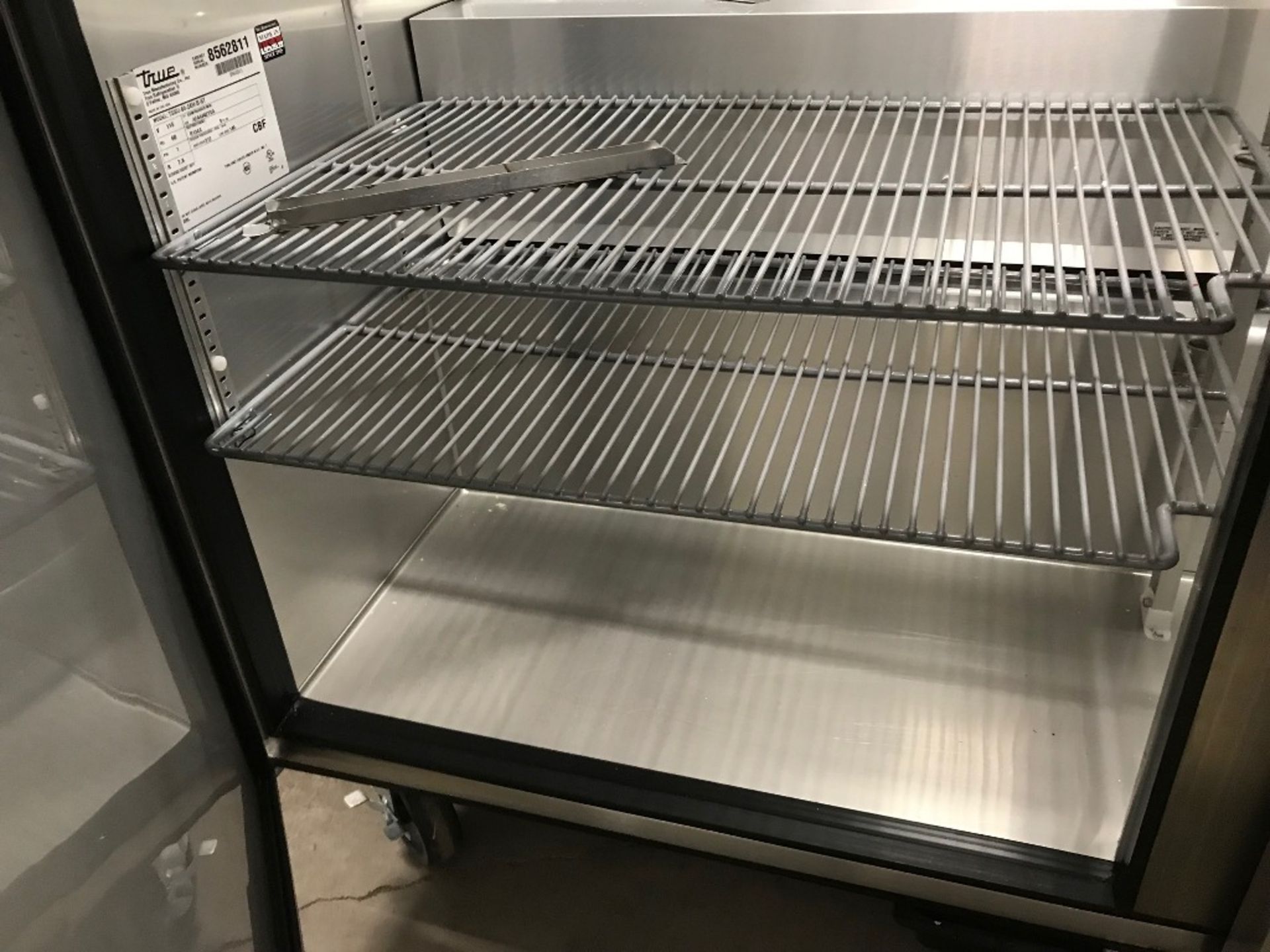 TRUE 60" 2 DOOR GLASS TOP MEGA TOP REFRIGERATED SANDWICH/SALAD PREP TABLE, MODEL TSSU-60-24M-B-STS/N - Image 3 of 4