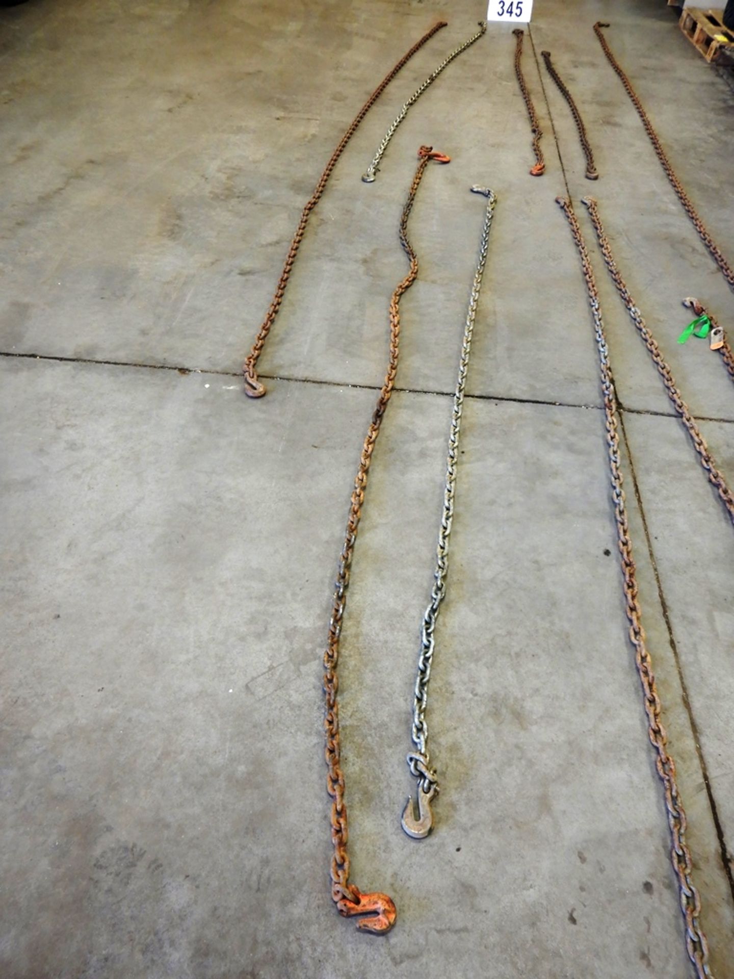 24' 3/8" DOUBLE ENDED CHAIN W/ HOOKS TITAN SUPPLY 8' 3/8" 7100LB DOUBLE ENDED CHAIN W/ HOOKS2 - - Image 3 of 5