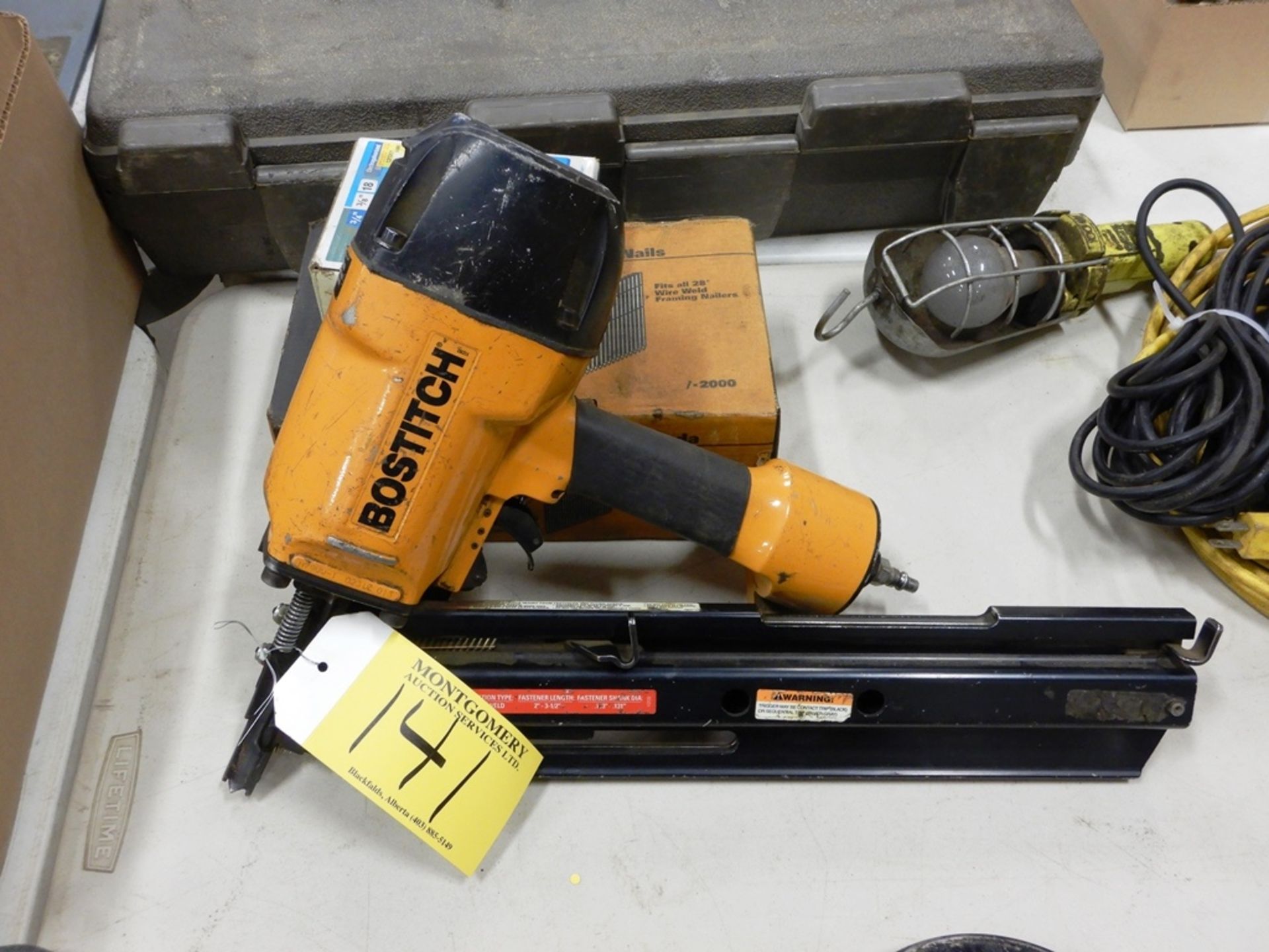 BOSTITCH AIR NAILER W/ RND. HEAD NAILS