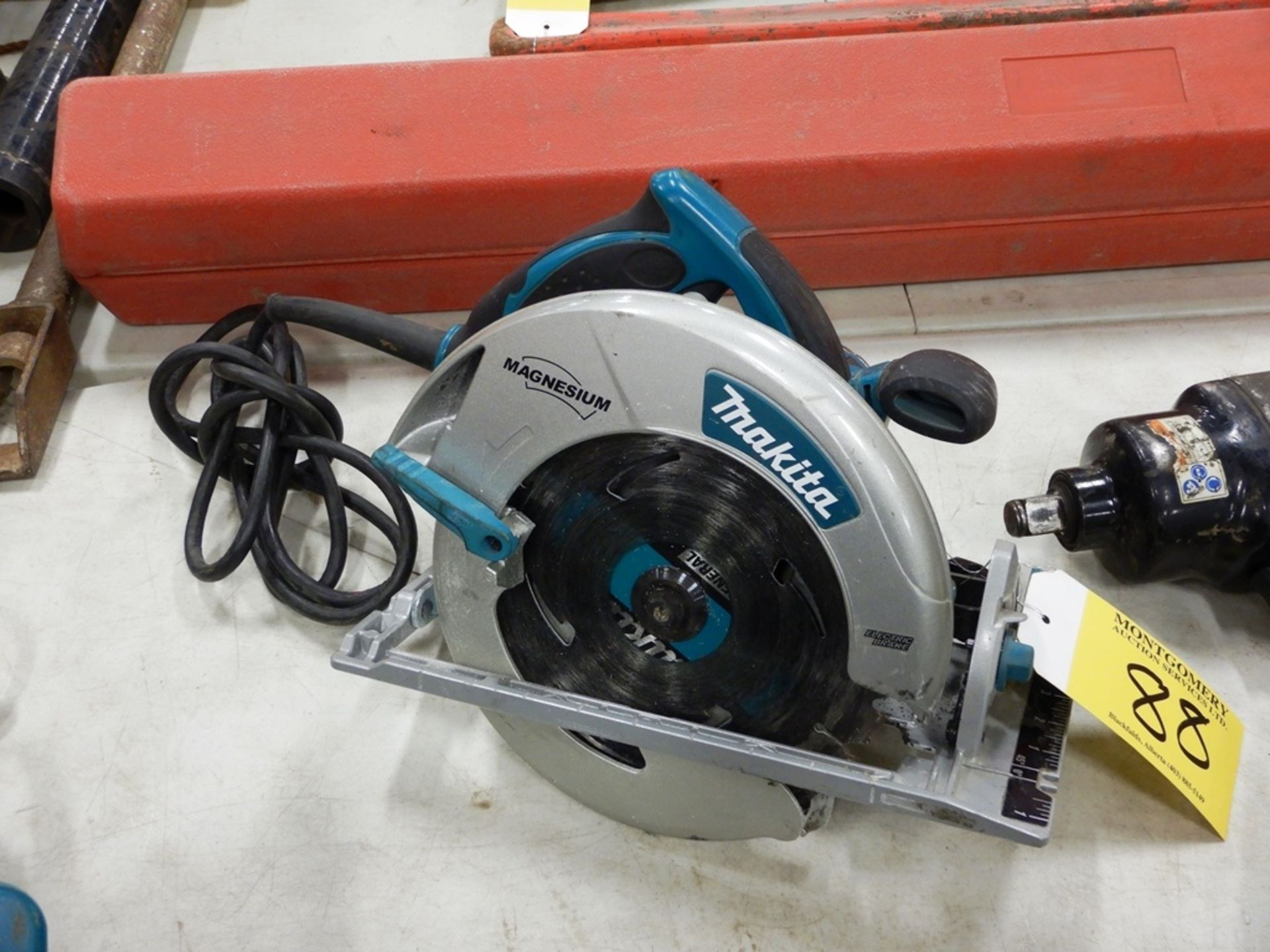 MAKITA 8 1/4" CIRCULAR SAW