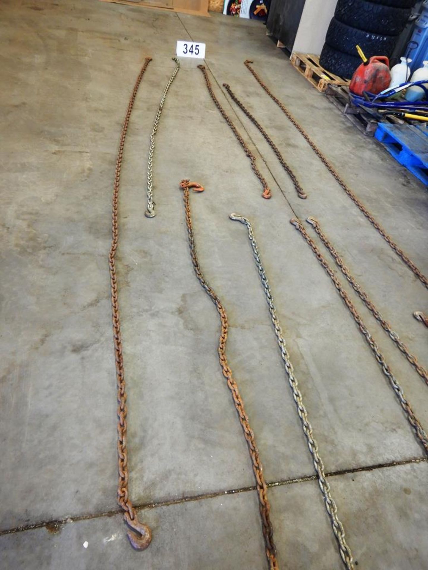 24' 3/8" DOUBLE ENDED CHAIN W/ HOOKS TITAN SUPPLY 8' 3/8" 7100LB DOUBLE ENDED CHAIN W/ HOOKS2 - - Image 4 of 5