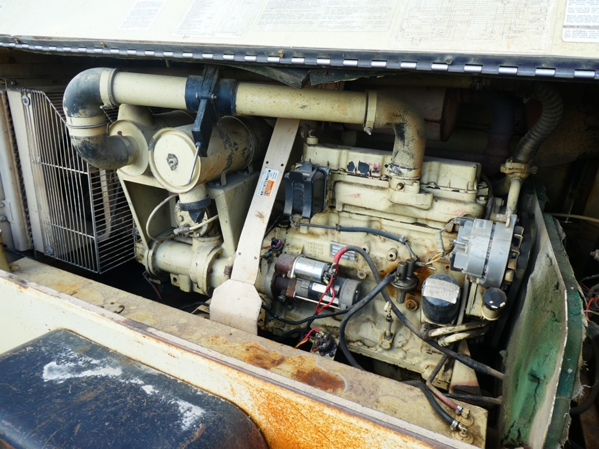 IR 185 PORTABLE COMPRESSOR W/ JD DIESEL ENGINE S/N - Image 3 of 4