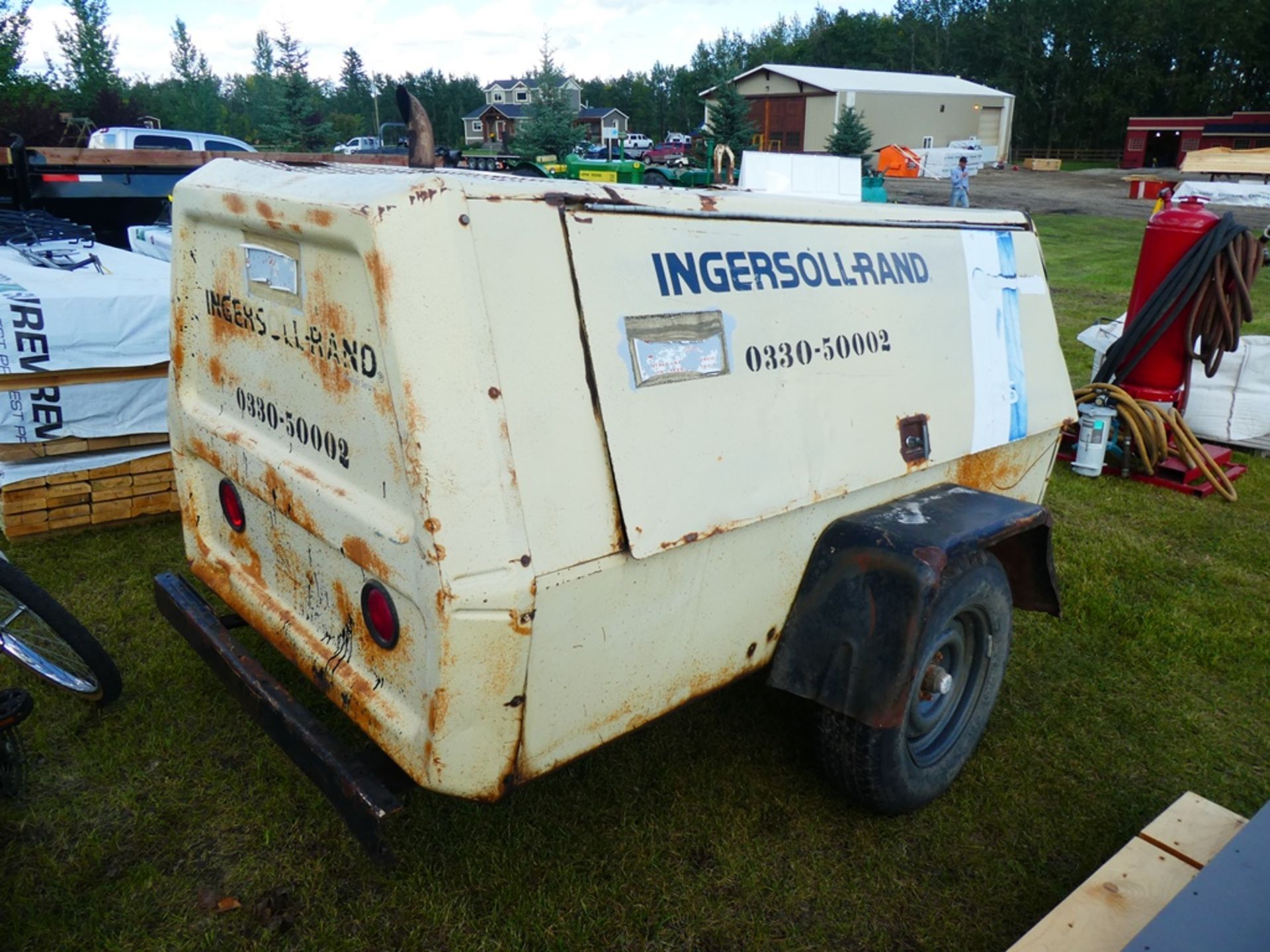 IR 185 PORTABLE COMPRESSOR W/ JD DIESEL ENGINE S/N - Image 2 of 4