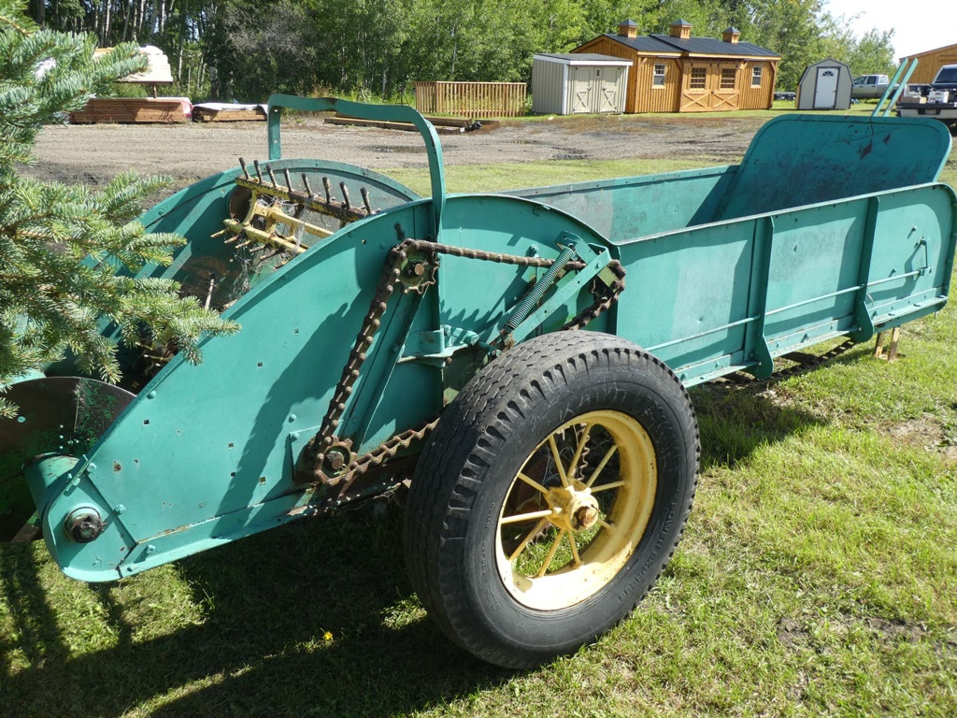 VINTAGE JOHN DEERE H SERIES 47 MANURE SPREADER GROUND DRIVE W/ TOP BEATER - Image 4 of 10