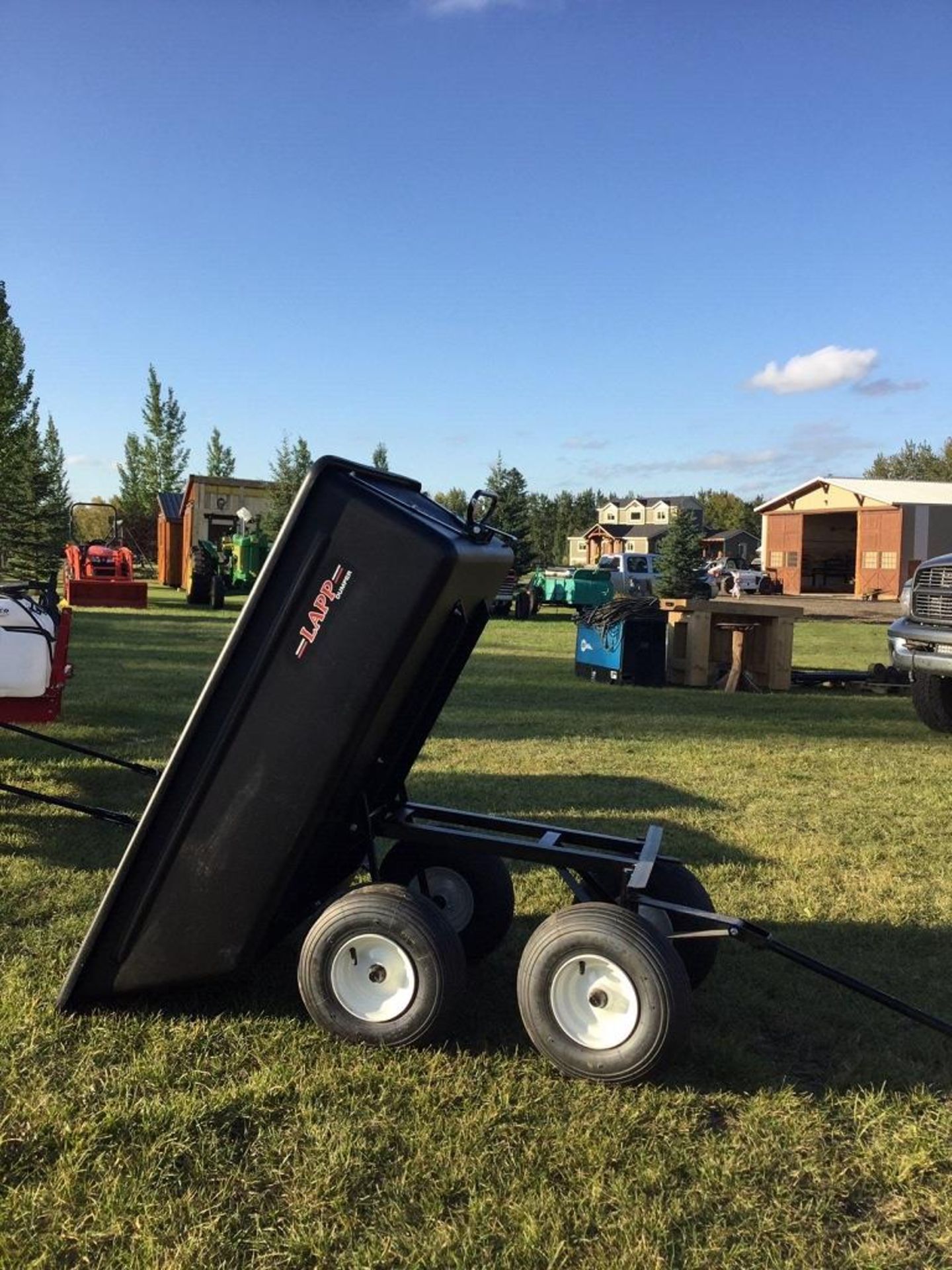 LAPP 4 WHEEL POLY DUMPER WAGON M# 2600 26"x46"x12.5" DEEP 10 CUBIC FEET 1000LB CAP - Image 2 of 4