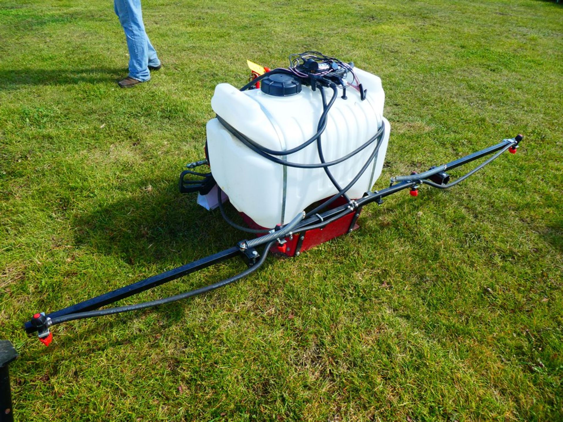 FIMCO 40 GAL ESTATE SPRAYER W/ 3PT W/ 12V PUMP, WAND & BOOM - Image 2 of 4