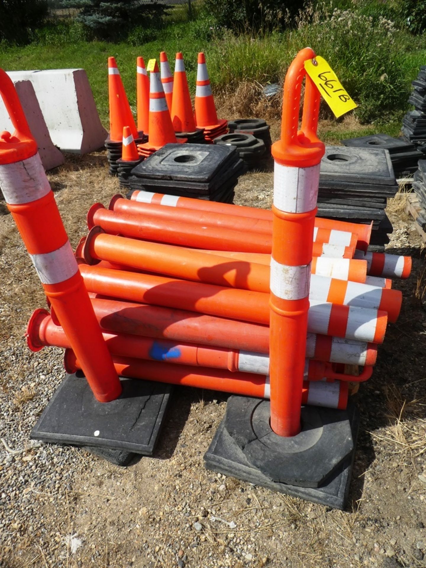 L/O 3D TRAFFIC WORKS TRAFIX LOOPER TUBES (FLEXIBLE DELINEATOR POSTS & BASES-48"ORANGE)