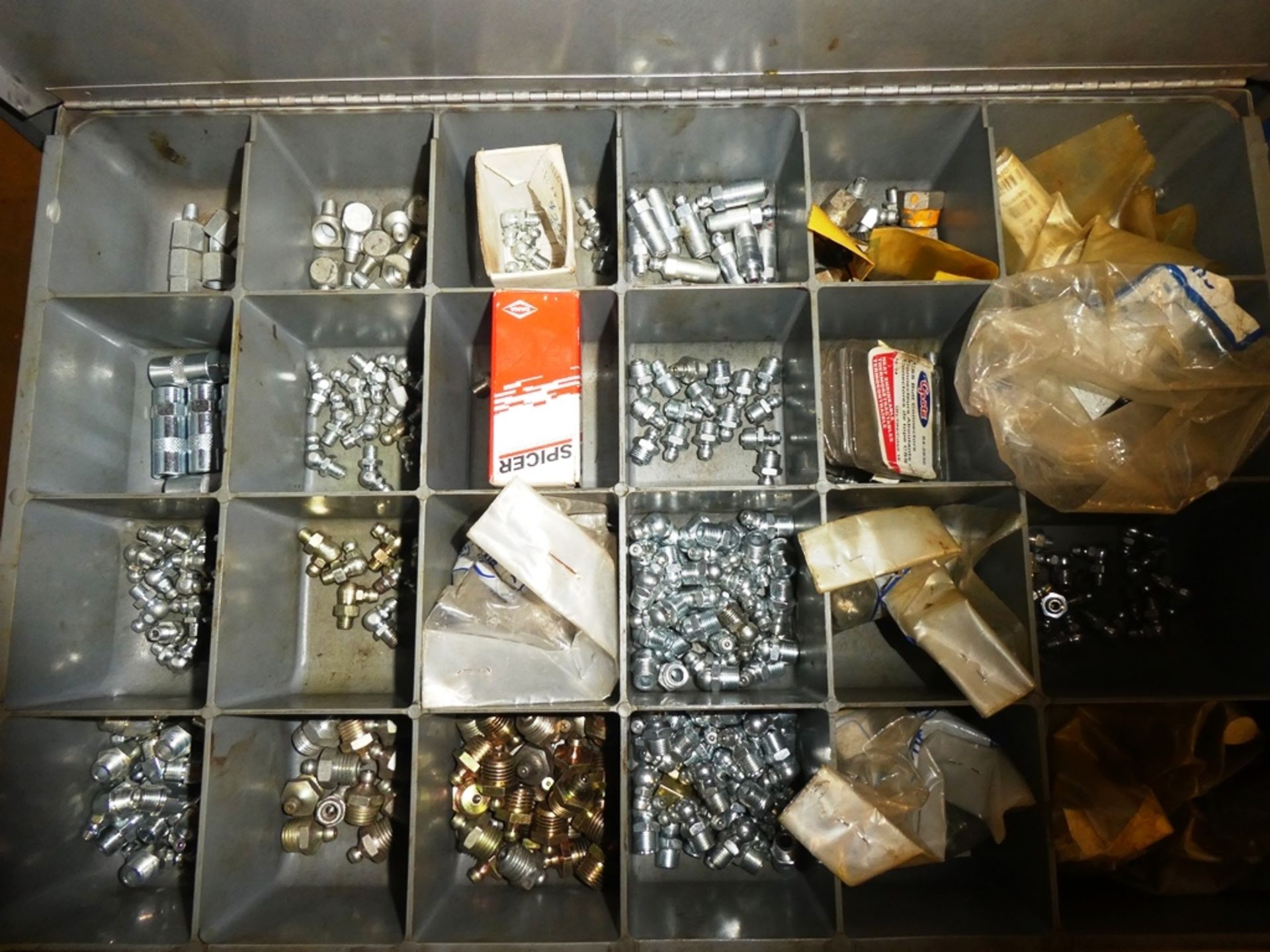 STORAGE DRAWERS W/ 15 DRAWERS & CONTENTS AIR FITTINGS, GASKETS, GREASE FITTINGS, DRAIN PLUGS, O- - Image 4 of 6