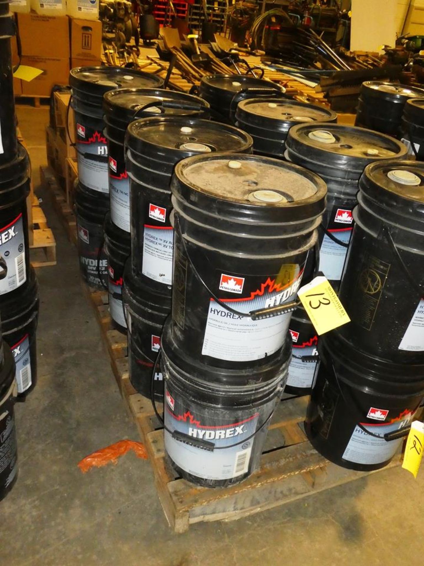 8 - PAILS HYDREX MV 22 HYDRAULIC OIL