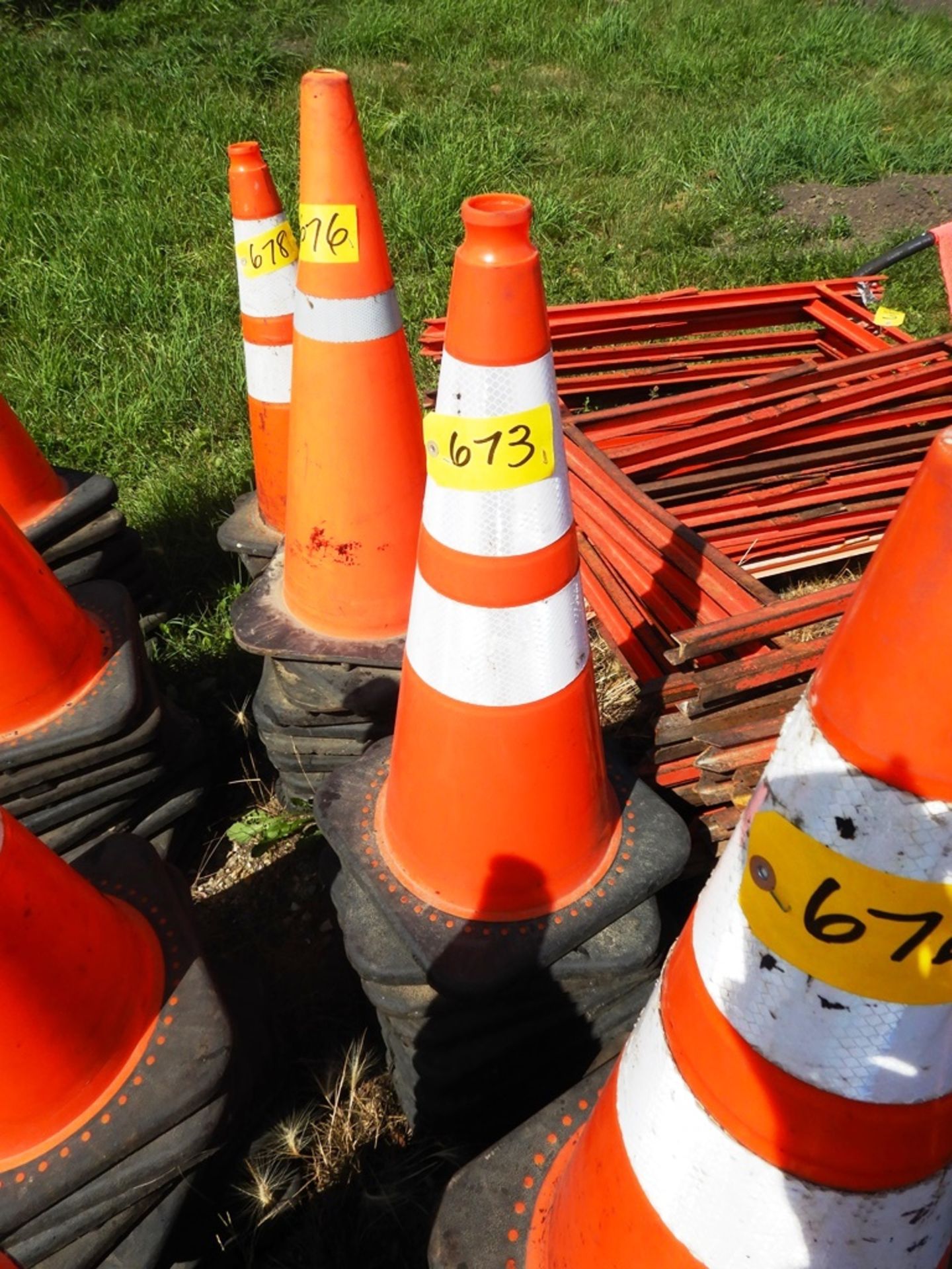 L/0 28" REFLECTIVE ORANGE TRAFFIC CONES