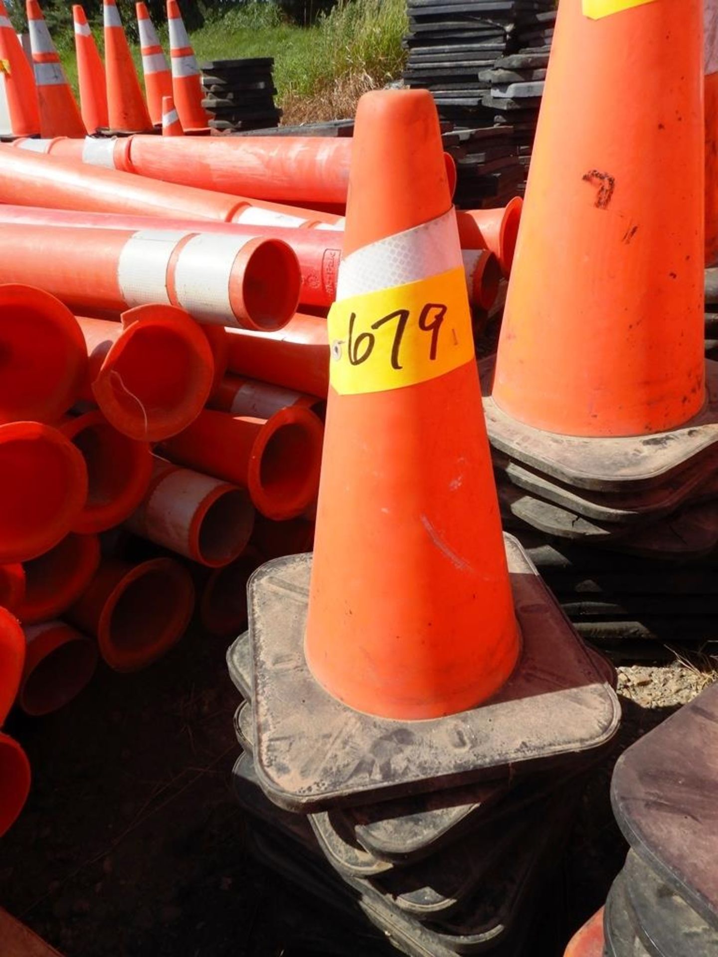 L/0 18" REFLECTIVE ORANGE TRAFFIC CONES