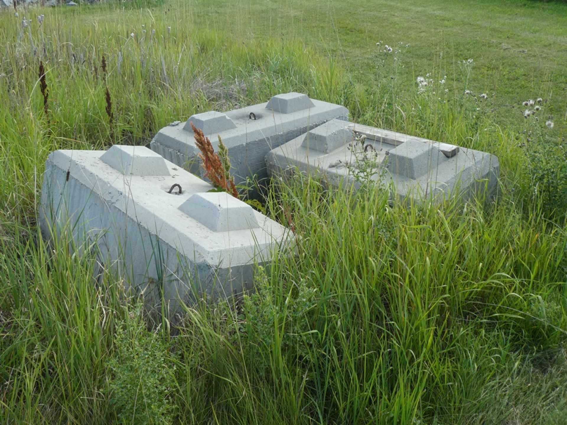 L/O ASST. CONCRETE LEGO BLOCKS - APPROX. 26