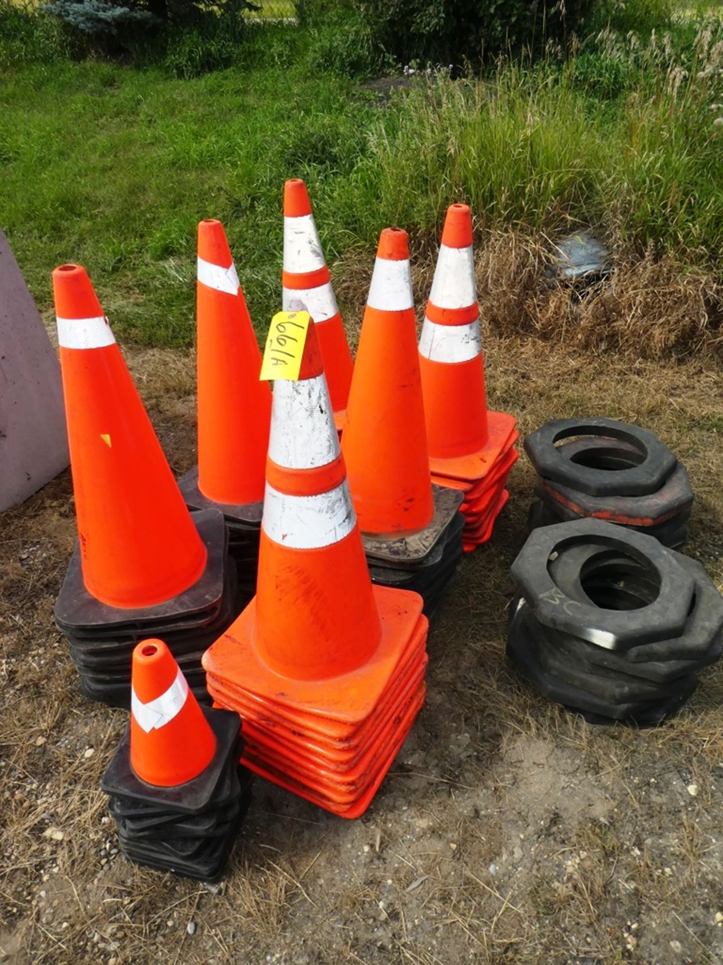 L/O 12" & 28" REFLECTIVE ORANGE TRAFFIC CONES W/ RUBBER CONE WEIGHTS