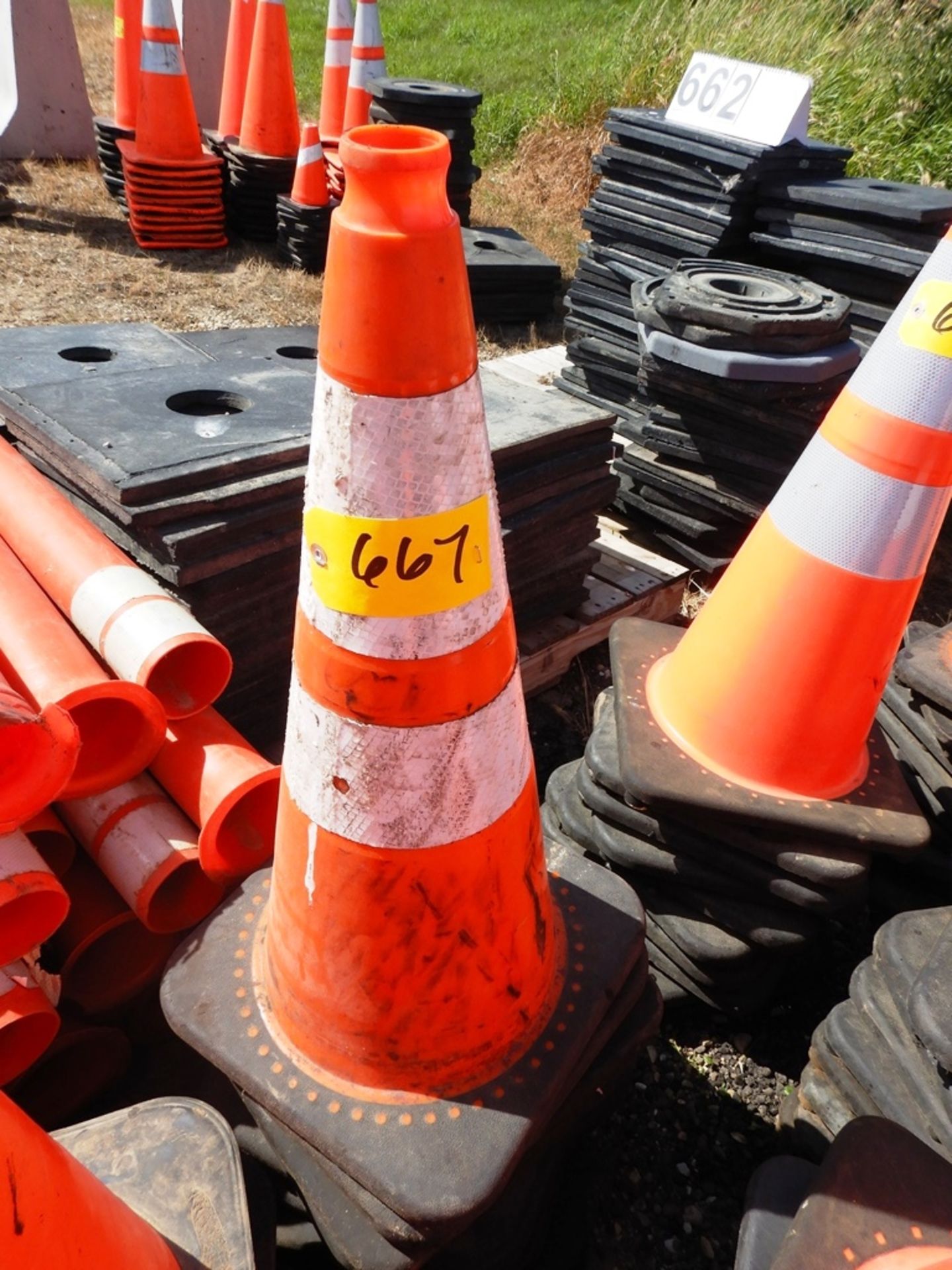 L/0 28" REFLECTIVE ORANGE TRAFFIC CONES