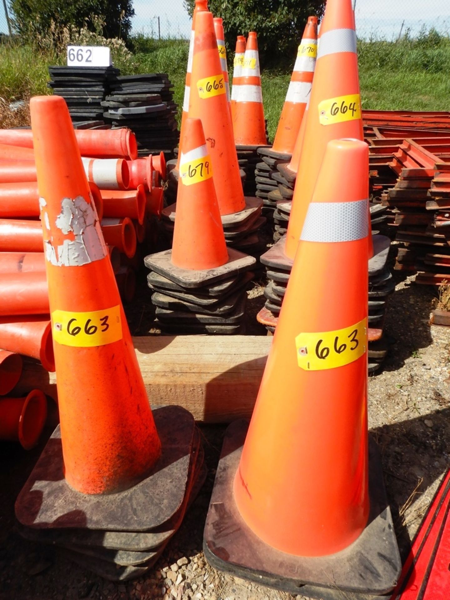 L/0 28" REFLECTIVE ORANGE TRAFFIC CONES