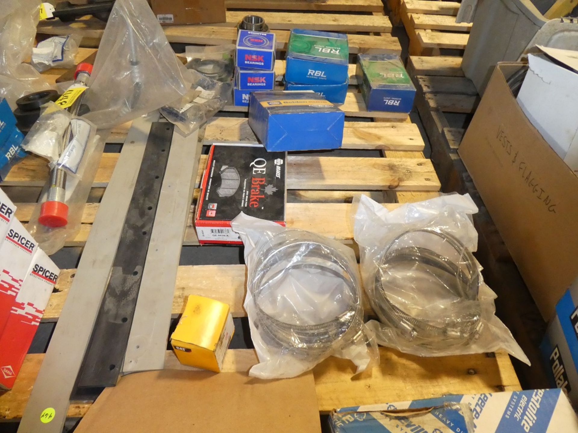 L/O ASSORTED HEAVY TRUCK PARTS - Image 2 of 2