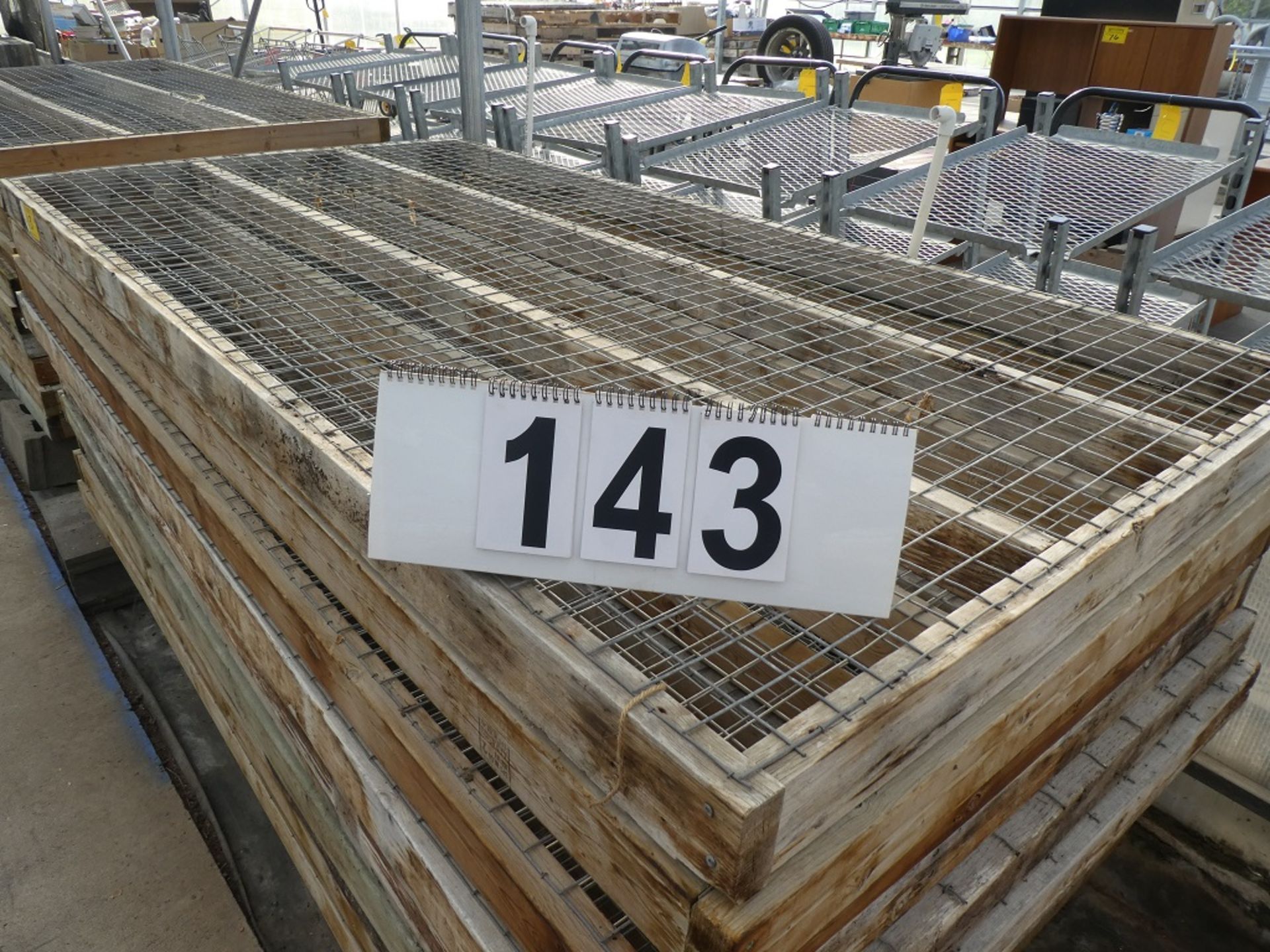 10 - 4'X8' WOOD FRAME WIRE MESH GROWING TABLE - Image 2 of 2