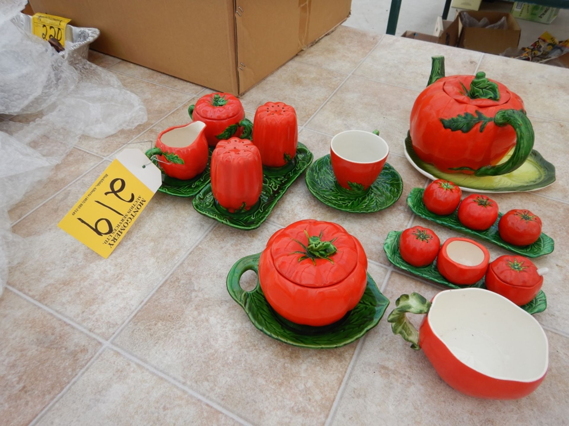 VINTAGE POST WAR CERAMIC TOMATO TEA POT SET, CREAM & SUGAR SET, SALT & PEPPER SHAKERS, ETC