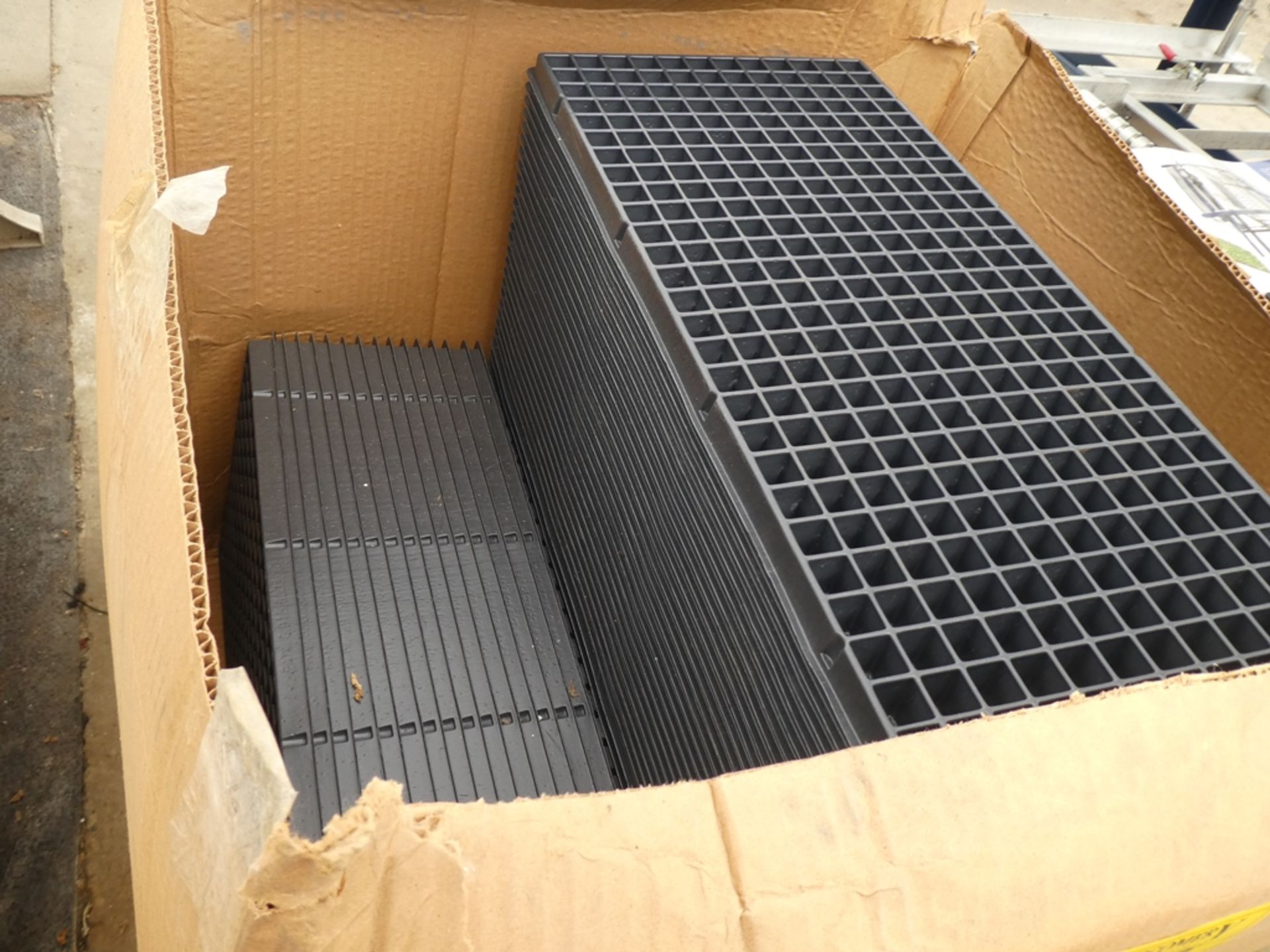 L/O BLACKMORE SEED TRAYS - Image 2 of 2