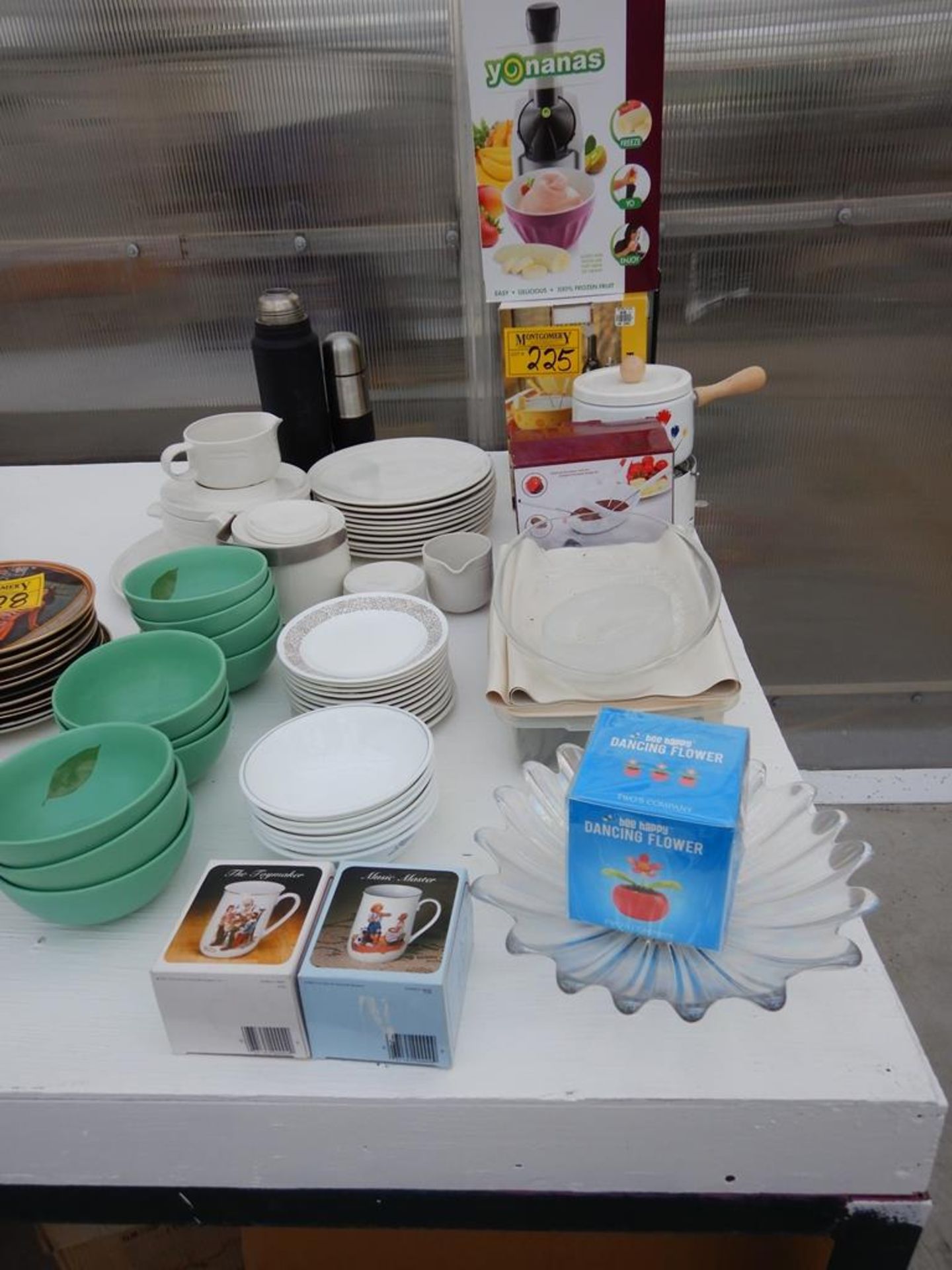 DOLE HEALTHY DESSERT MAKER, FONDUE POTS, DINNER PLATES, SIDE PLATES, BOWLS, SERVING BOWLS, ETC