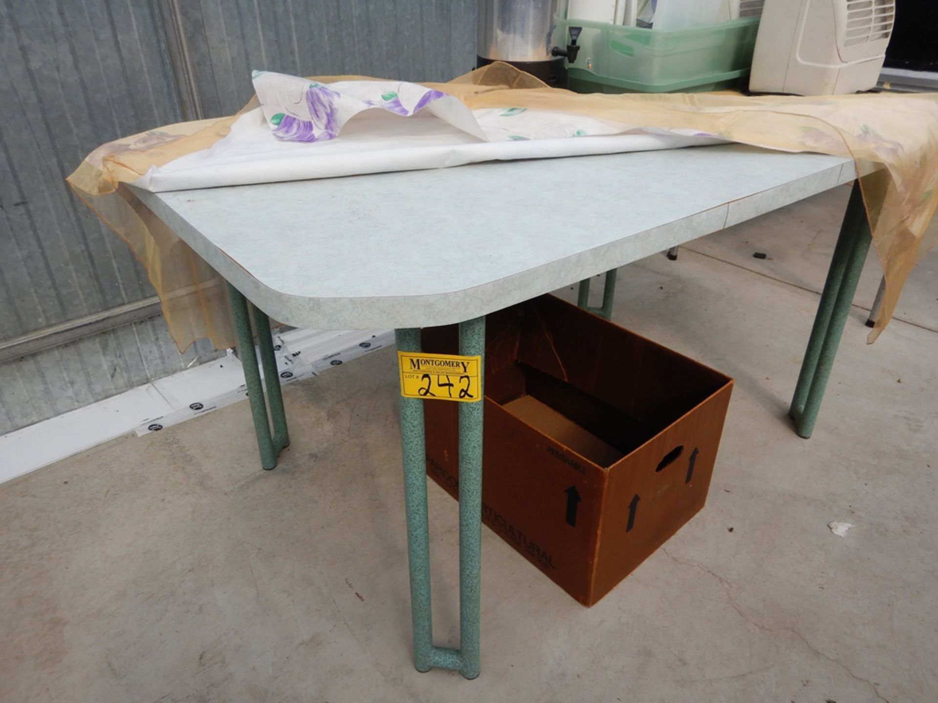 DINETTE TABLE