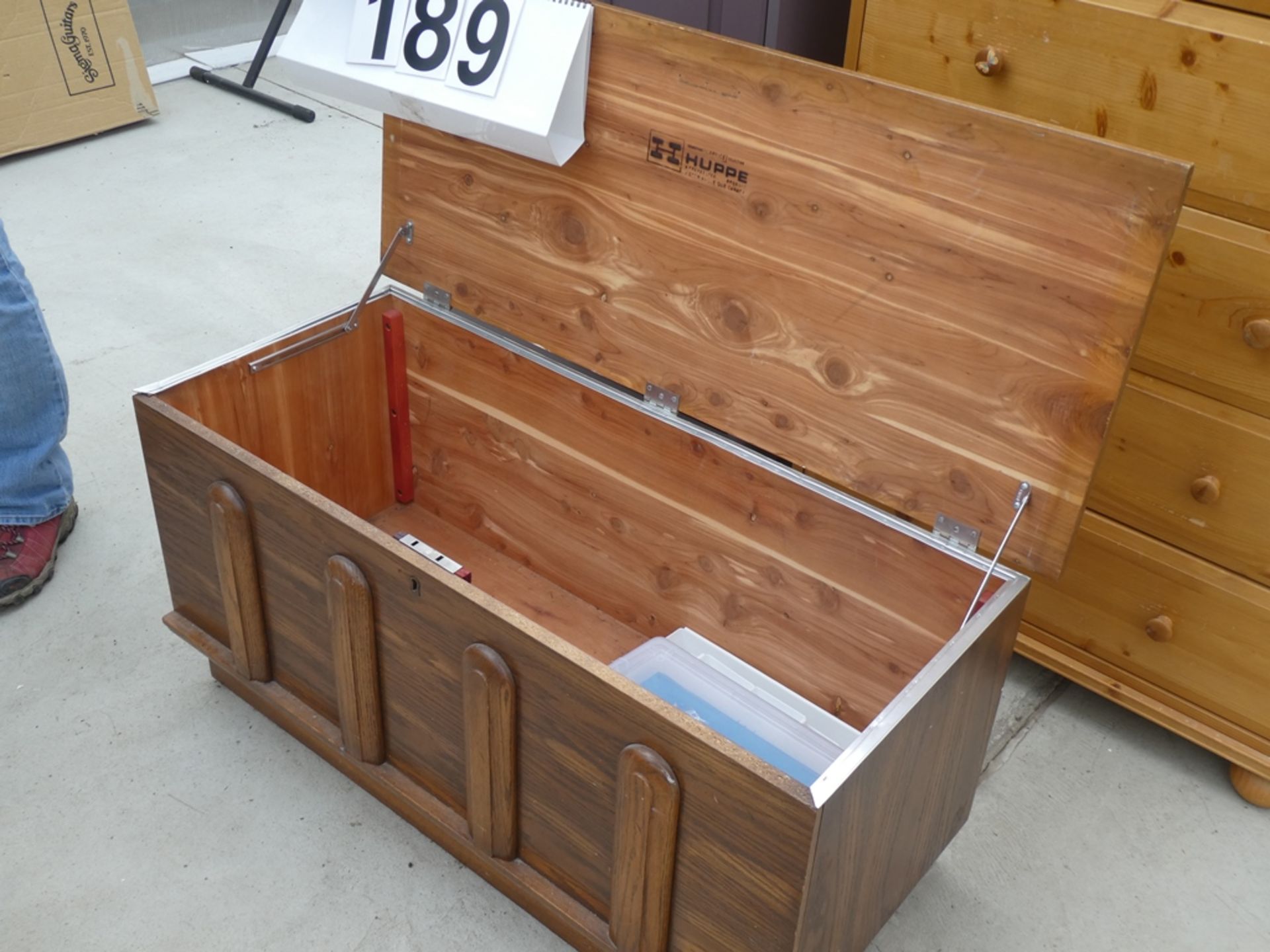 HUPPE CEDAR LINED HOPE CHEST - Image 2 of 3