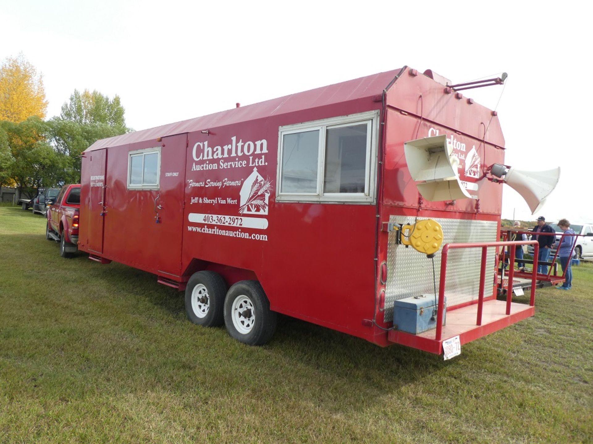 2002 SHOP BUILT 24' T/A 5W AUCTION OFFICE TRAILER W/LIGHTS, HEATER, BATHROOM & AUCTION/BOOTH - Image 4 of 8