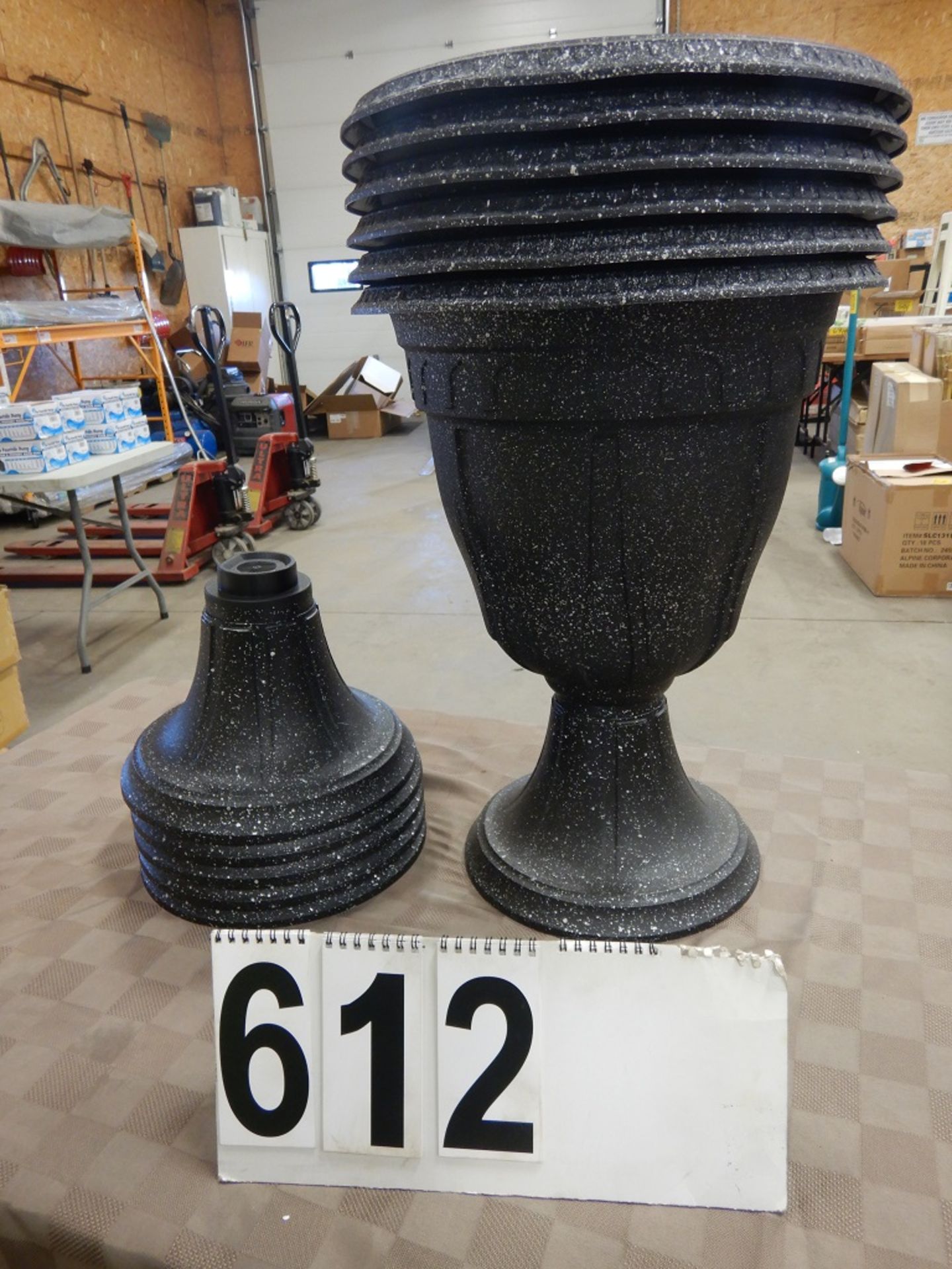 L/O 6-DCN AZURA #1420 15" TALL URN PLANTER -BLK