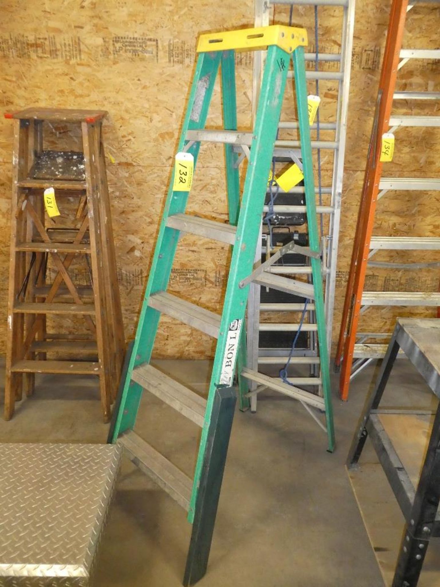 REYNOLD BON L FIBERGLASS 6' STEP LADDER