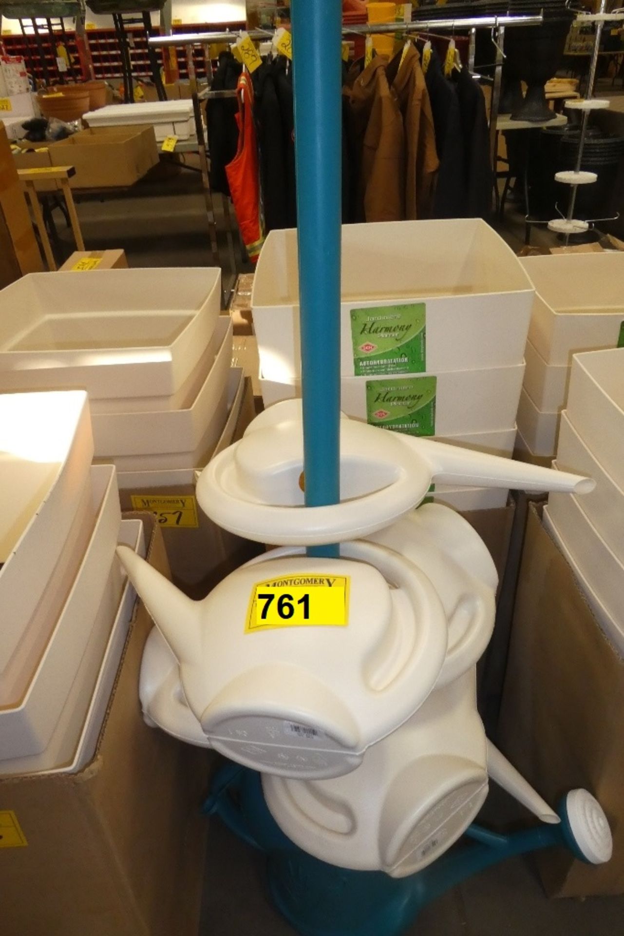 L/O 6 POLY WATERING CANS W/MERCHANDISER