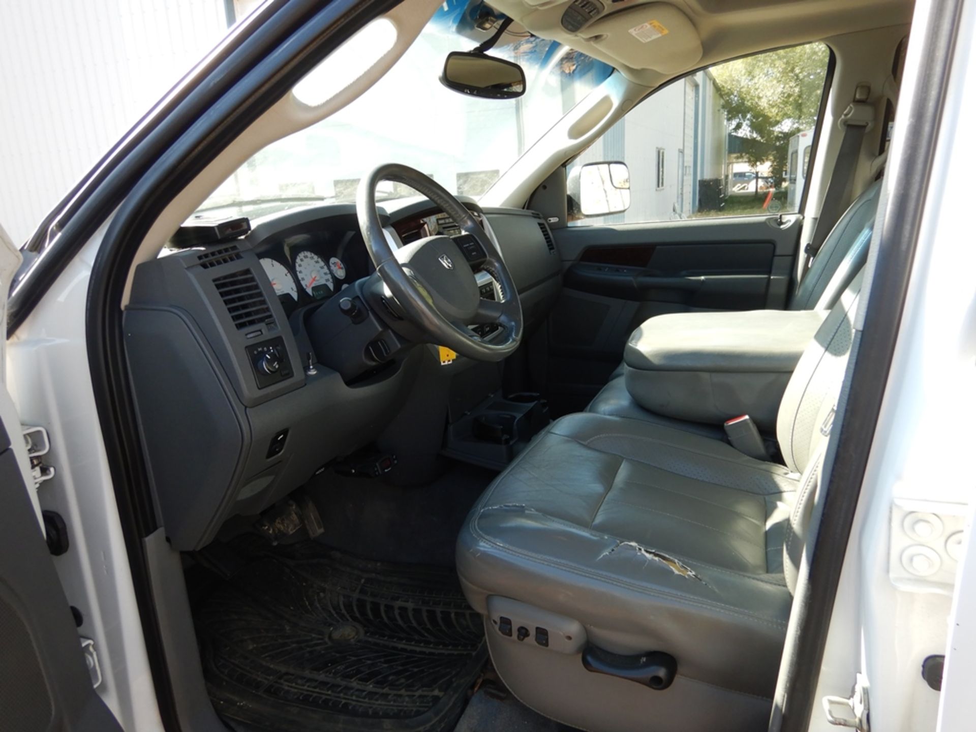 2008 Dodge RAM 3500 CREW CAB 4X4 TRUCK - Image 5 of 12