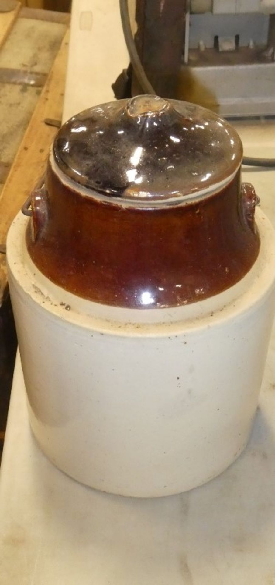 VINTAGE GALVANIZED WASH TUB W/ MEDALTA CROCKS & JUGS - Image 3 of 4