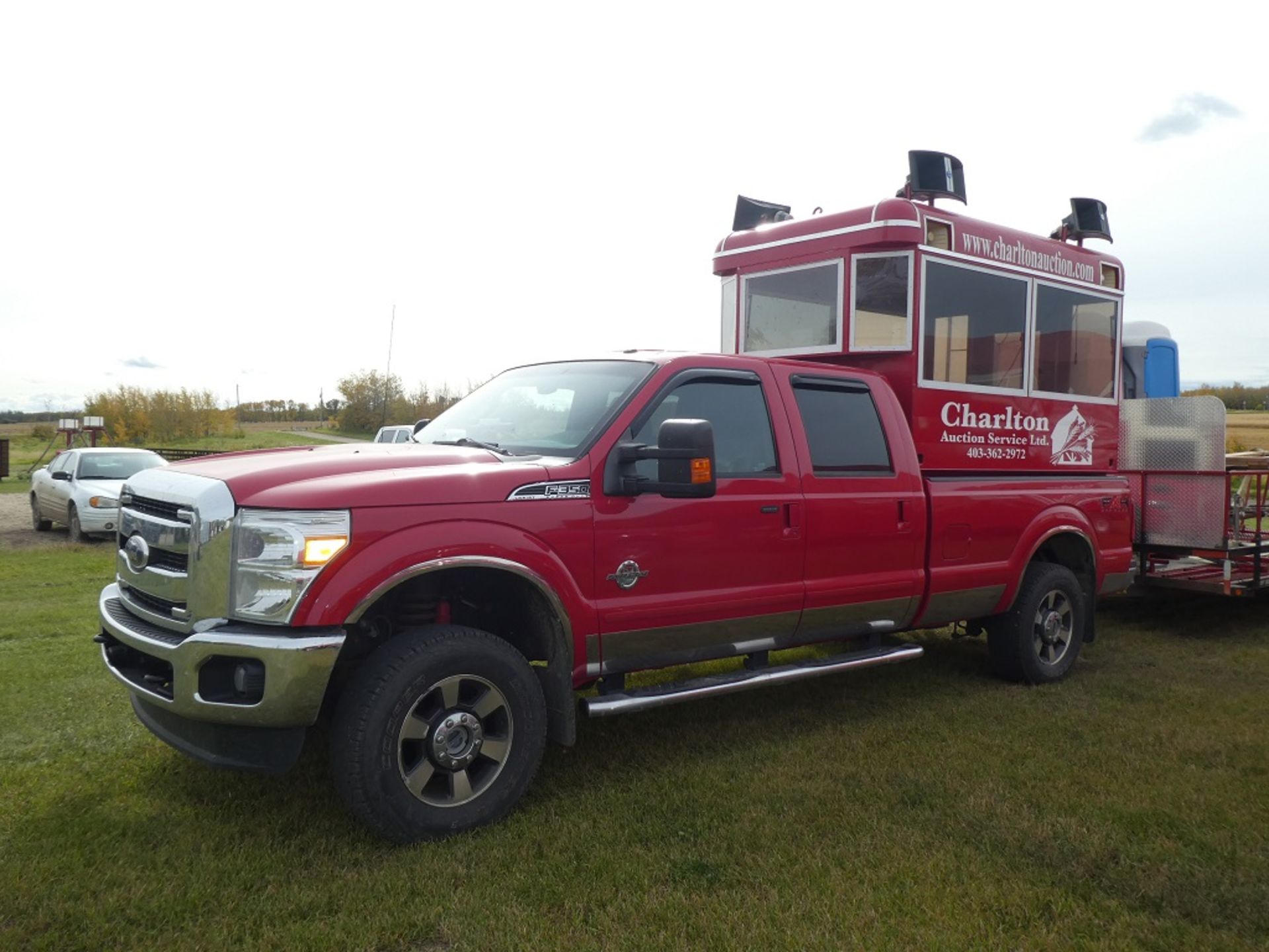 BERGEN 8' FULL VIEW AUCTION SOUND UNIT W/SPEAKERS, AMP, STANDS & PORTABLE TRAILER CART - Image 6 of 10