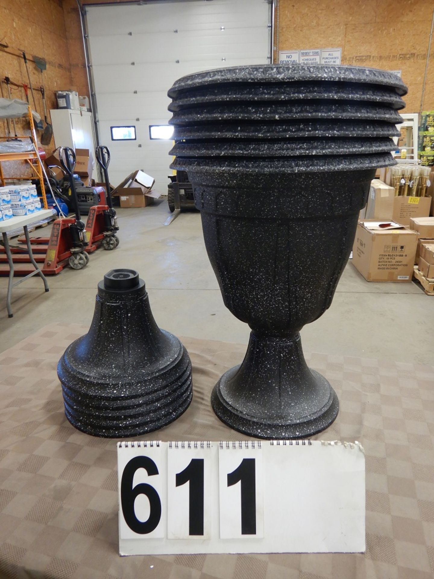 L/O 6-DCN AZURA #1420 15" TALL URN PLANTER -BLK