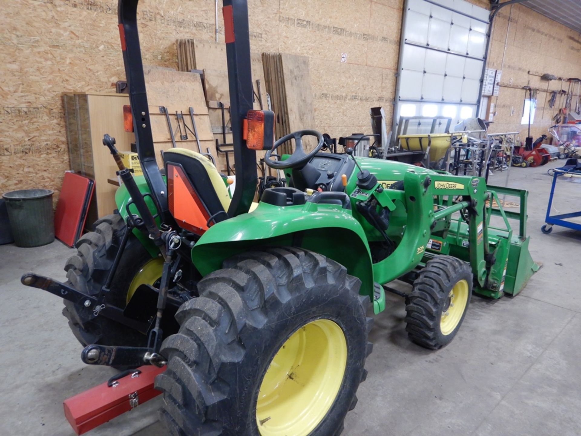 2014 JOHN DEERE 3038E COMPACT TRACTOR 4WD, JD 305 FEL & BUCKET, FRONTIER 48"PALLET FORK ATTACH., - Image 10 of 13